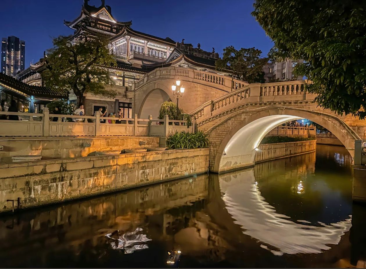 这是在广州永庆纺看的月亮桥,让我想起了一句,海上月是天上月,眼前人是心上人