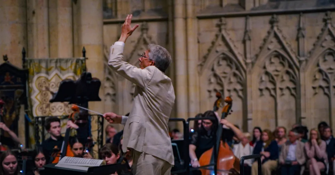 Robert Hollingworth conducting the Brahms Requiem in York Minster
