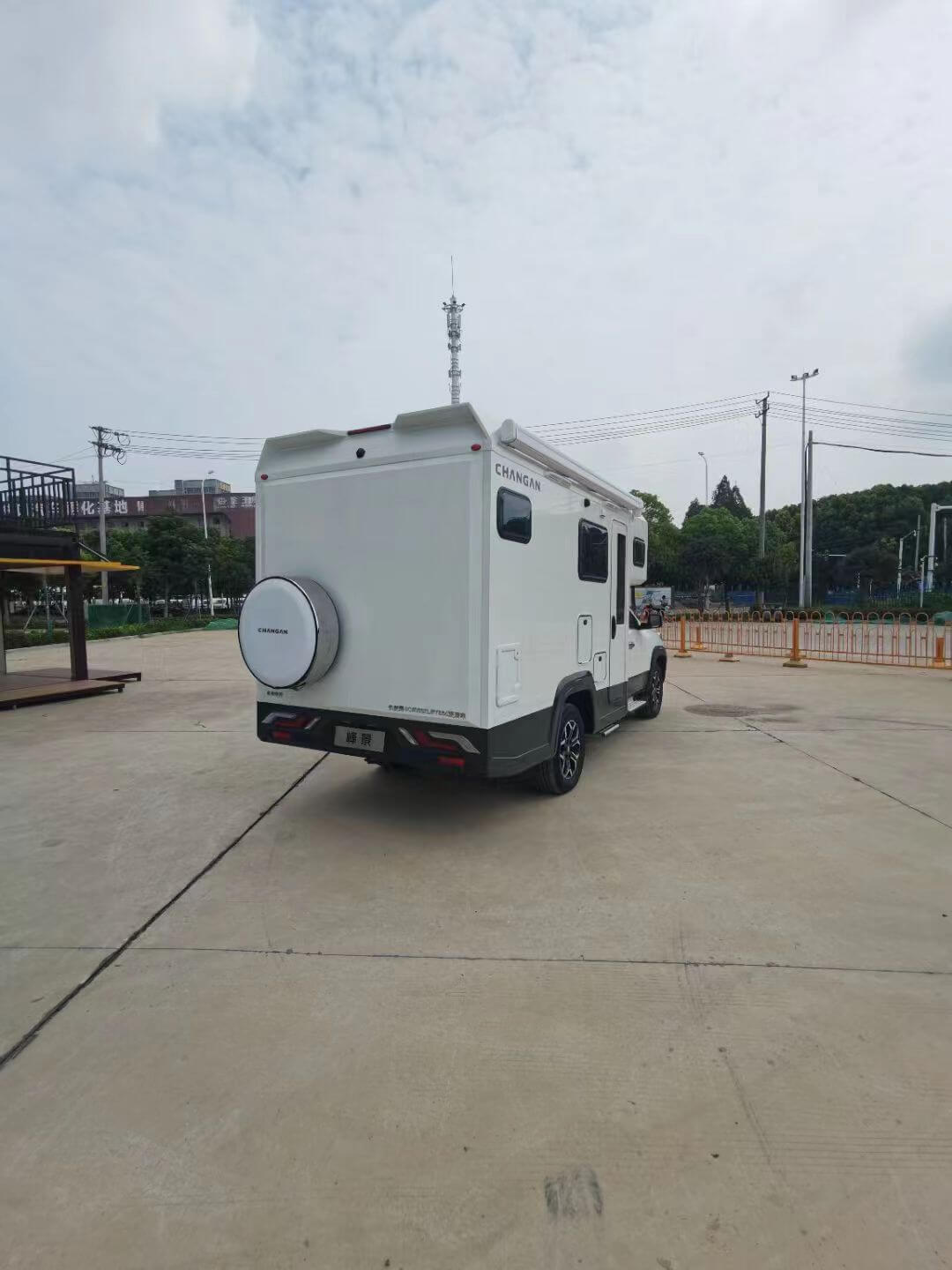 Blue Whale Tourist RV - Image 5