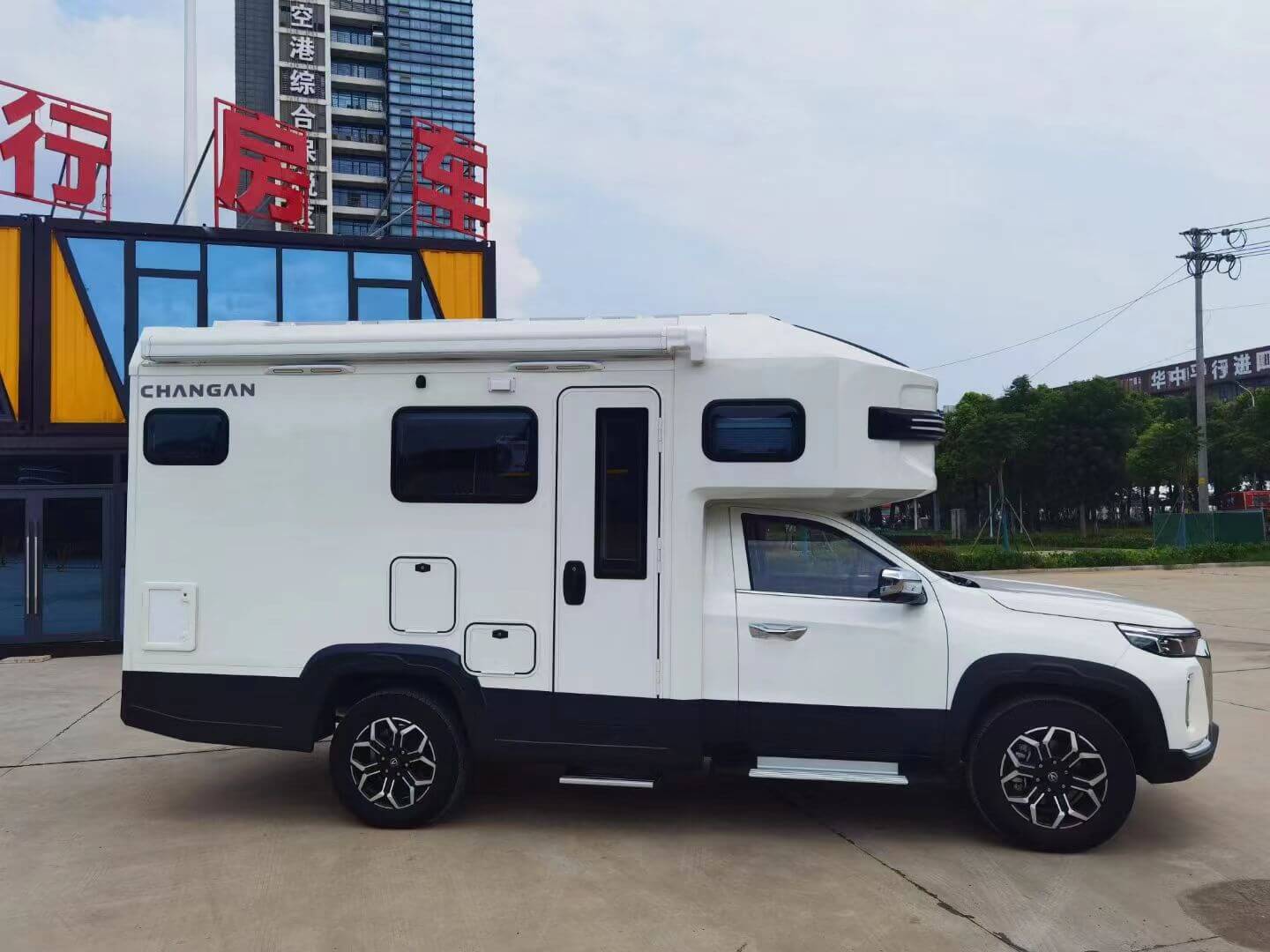 Blue Whale Tourist RV - Image 6