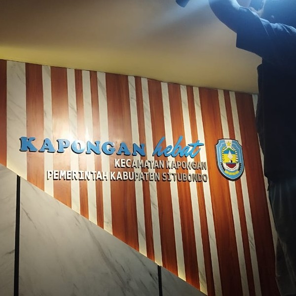 Backdrop Balai Desa Kapongan, Situbondo