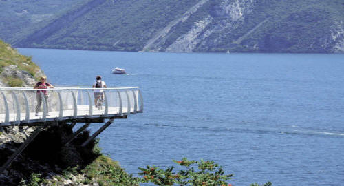 Pista ciclabile direzione Limone Lago di Garda