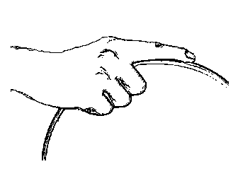 食指放在盘的边缘