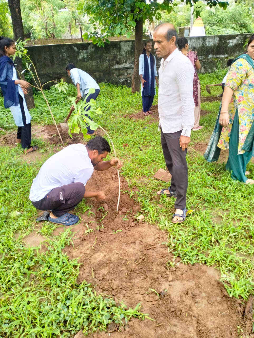Dalvada Plantation Drive — volunteers with school staff