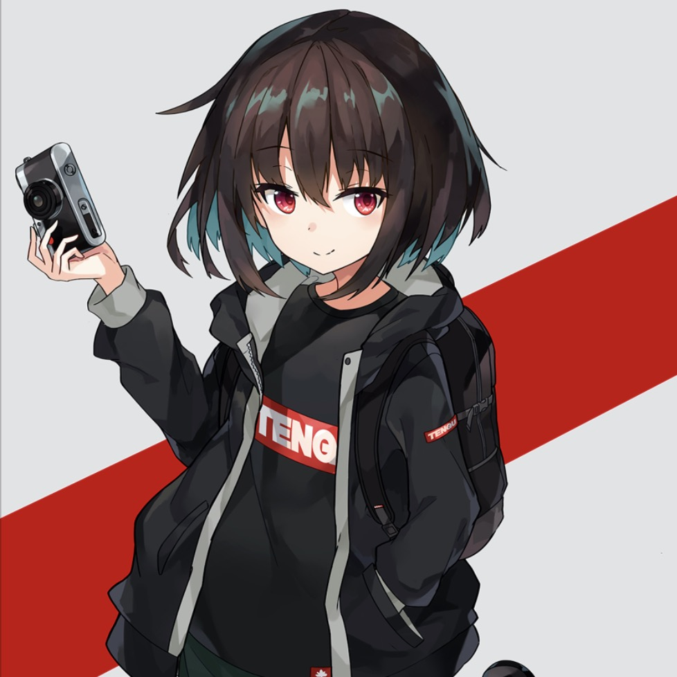 拿着照相机逛街的Tomoko