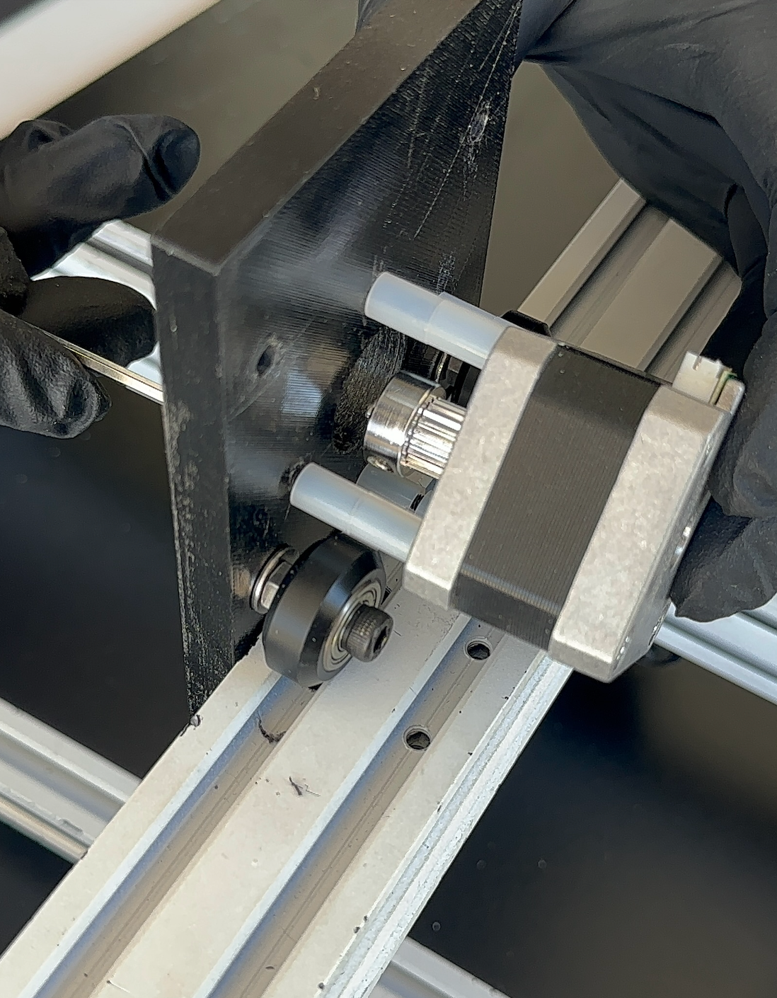 Z motor mounted and aligned with pulley