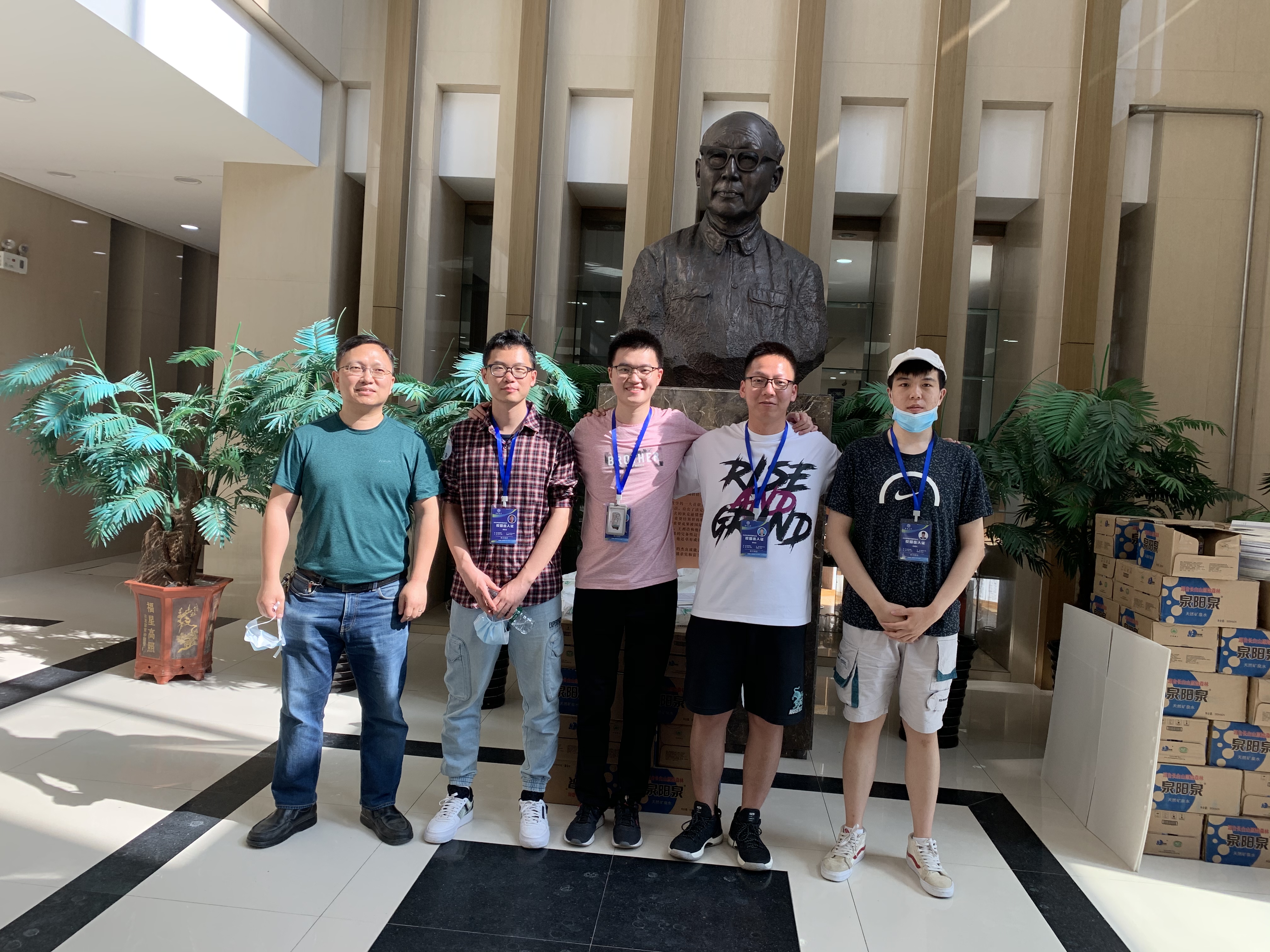 和周丰丰老师的合照