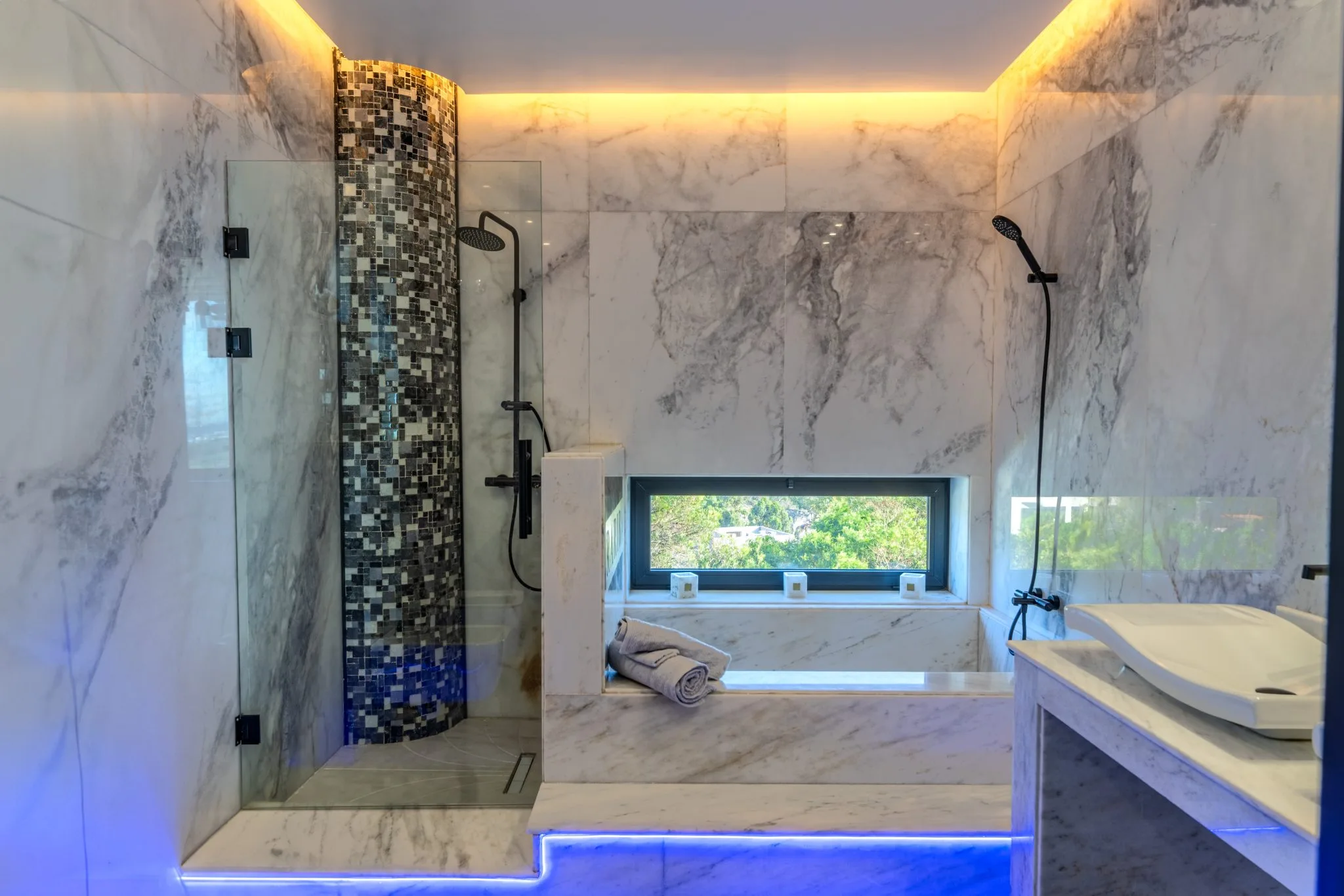 Piscine à débordement villa de luxe