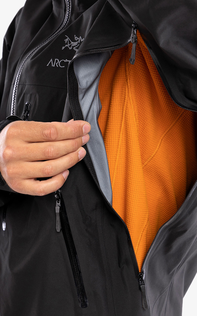 2022.07_Arcteryx-Beta-SV-Jacket_07