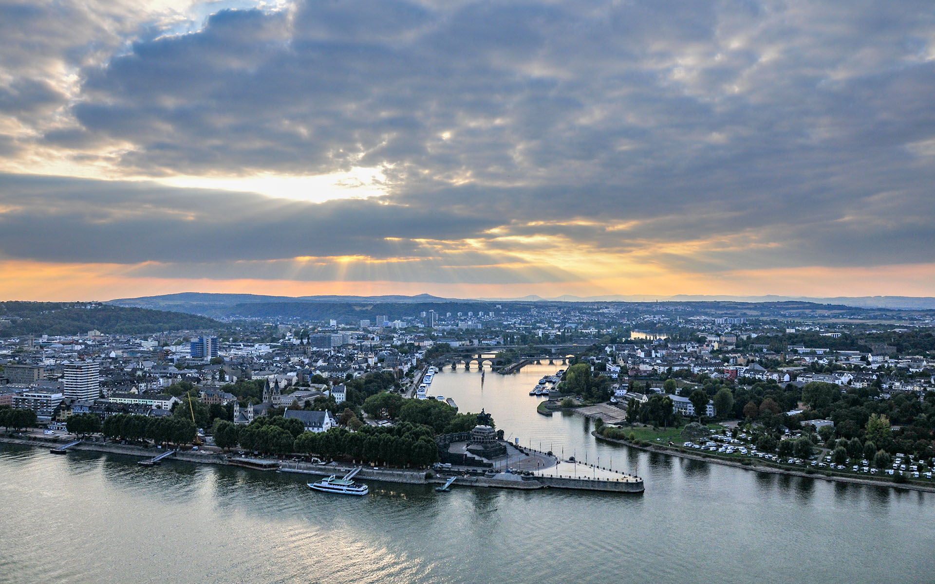 2009.09_Deutsches-Eck_Koblenz_Rheinland-Pfalz_Germany_01