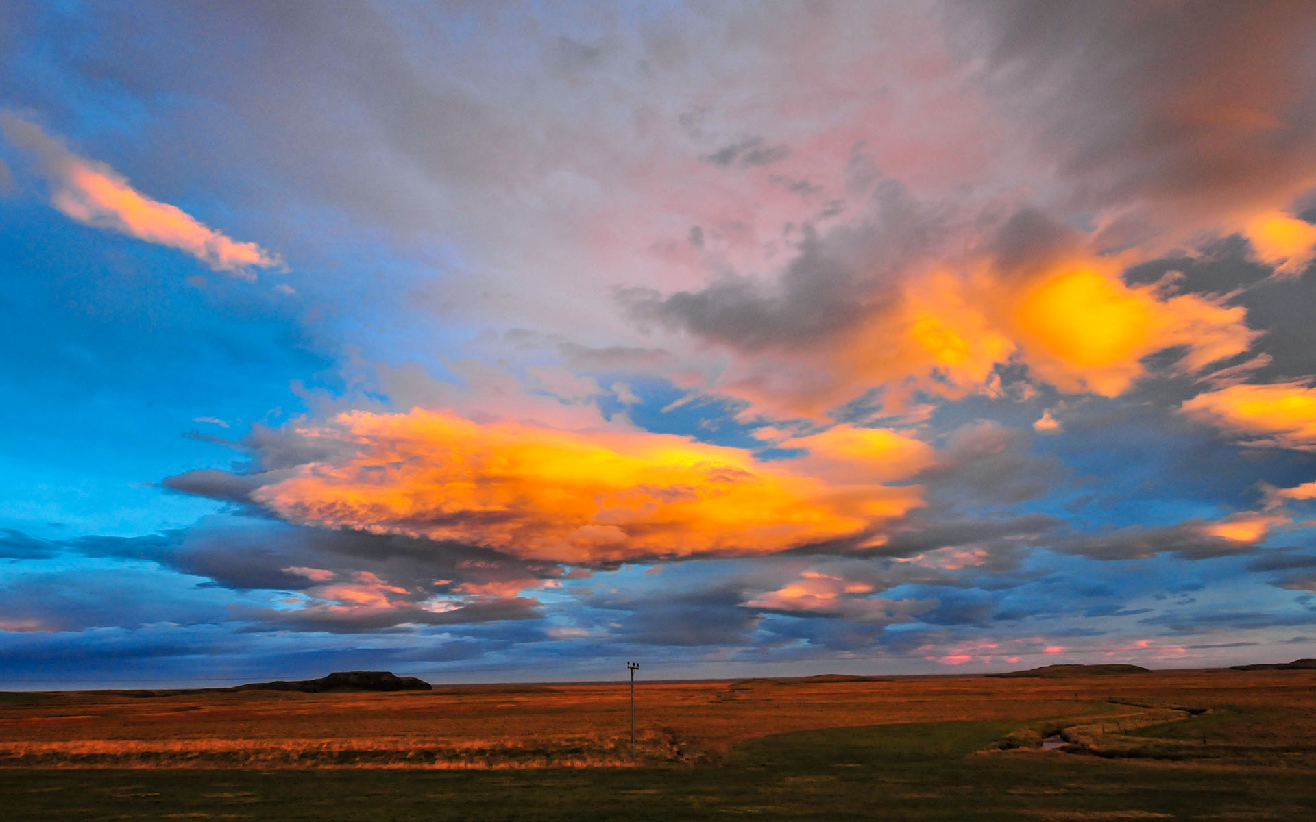 2010.09_Burning-Clouds_Vagnstadir_Hofn_Eastern-Region_Iceland_01