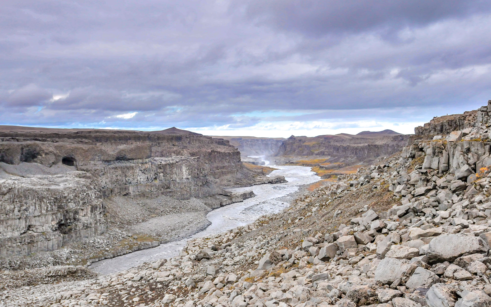2010.09_Cloudy-Sky_Dettifoss_Vatnajokull-National-Park_Northeastern-Region_Iceland_01