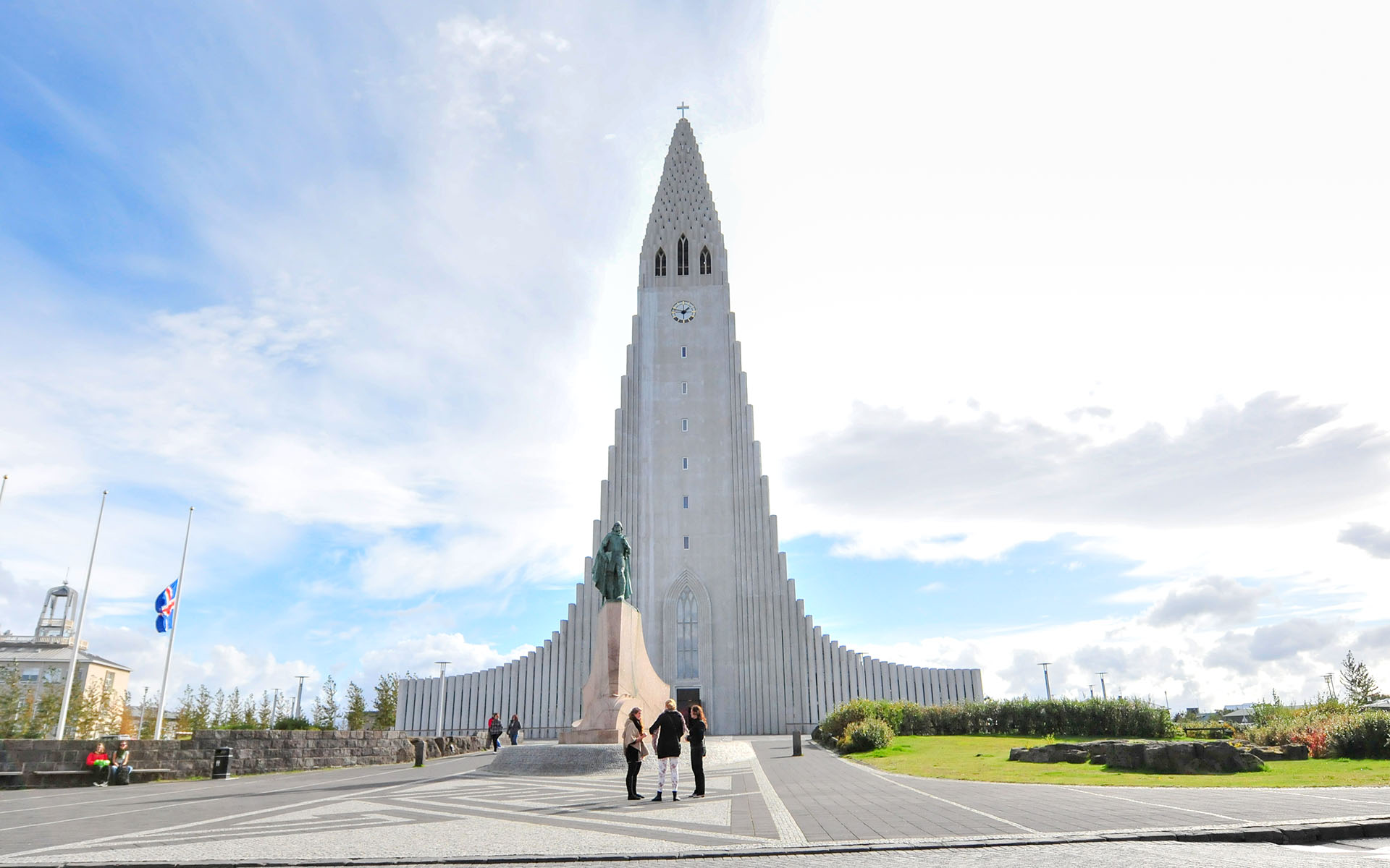 2010.09_Hallgrimskirkja_Reykjavik_Capital-Region_Iceland_02