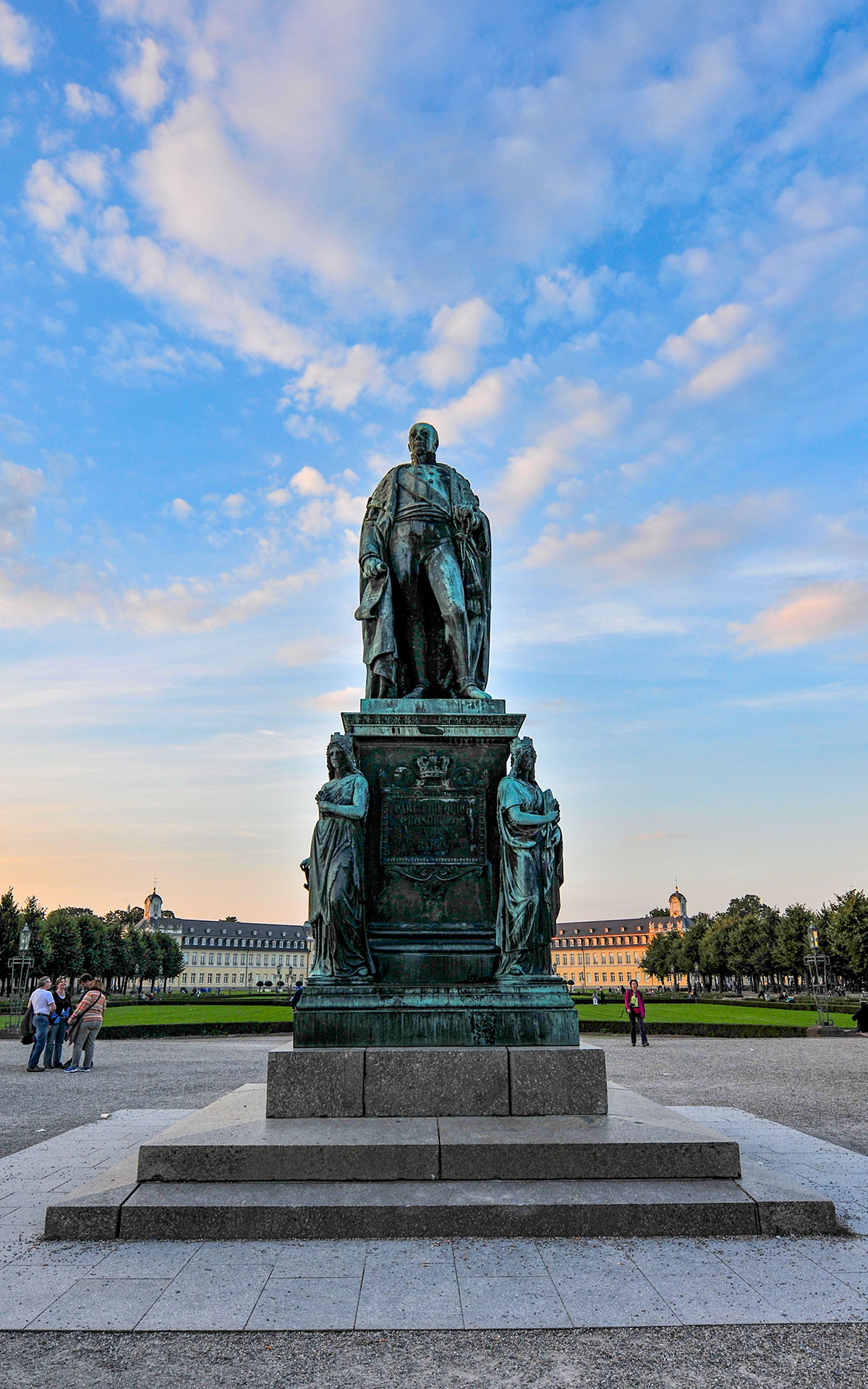 2010.09_Schloss-Karlsruhe_Karlsruhe_Baden-Wurttemberg_Germany_01