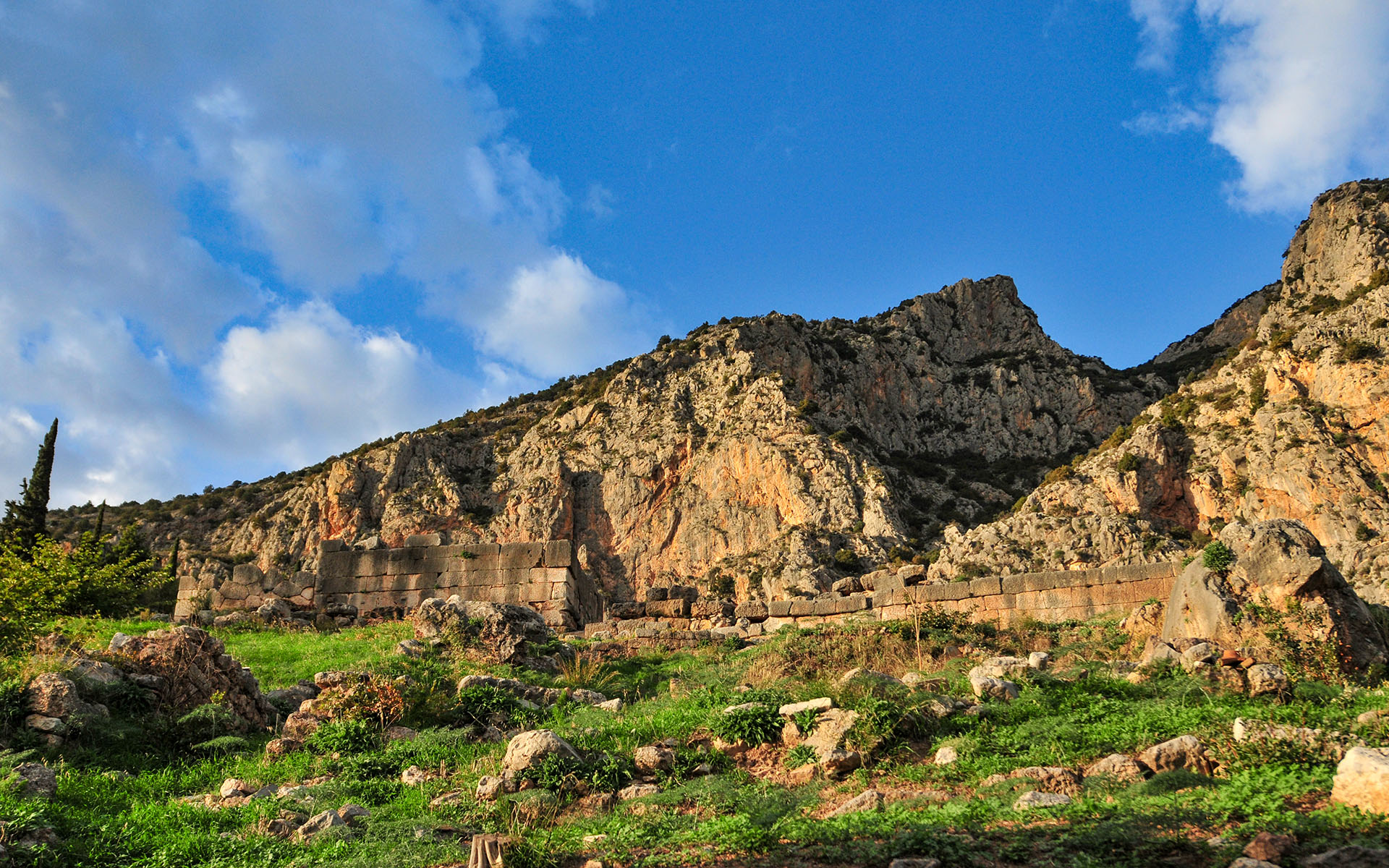 2010.11_Delphi-Archaeological-Museum_Delphi_Central-Greece_Greece_02