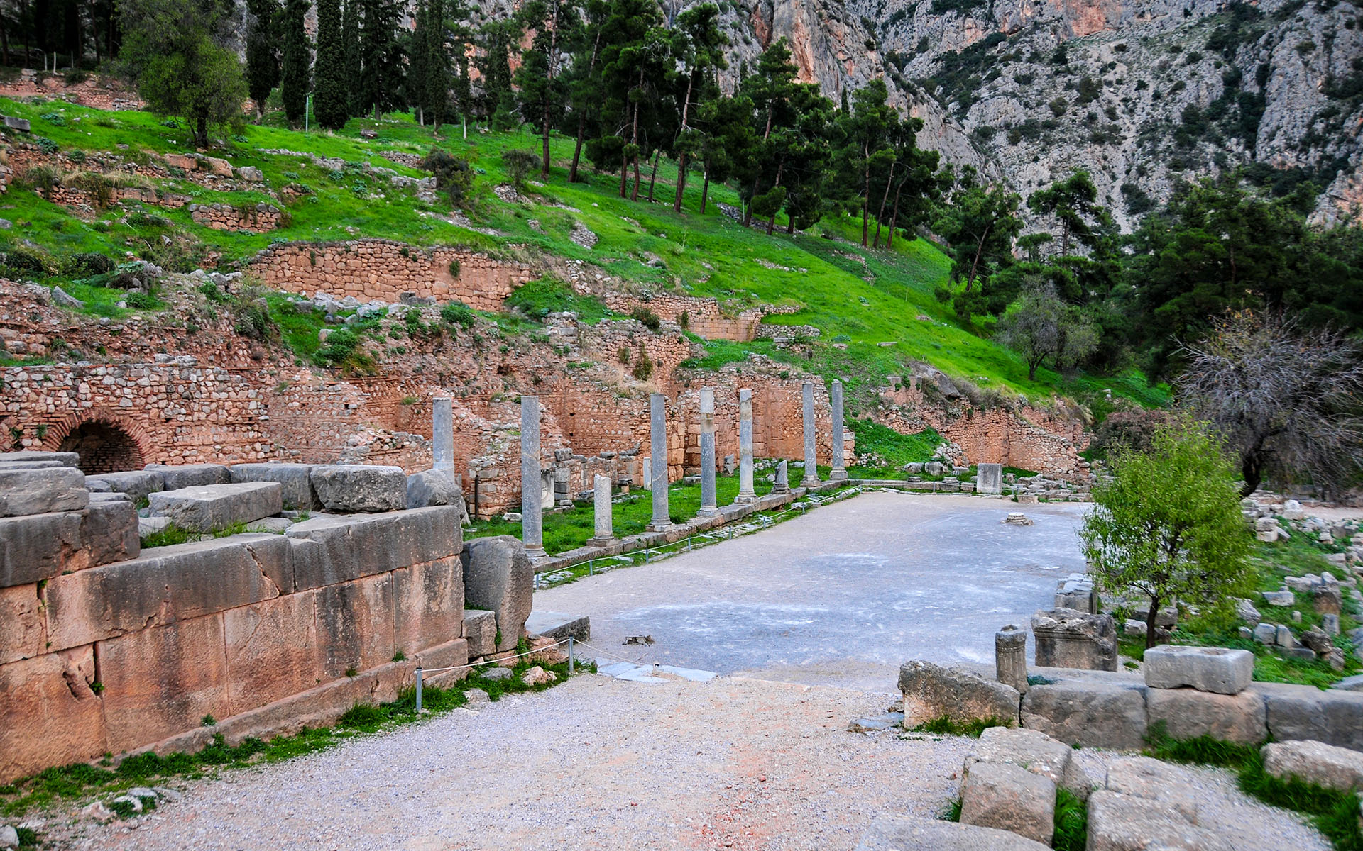 2010.11_Delphi-Archaeological-Museum_Delphi_Central-Greece_Greece_03