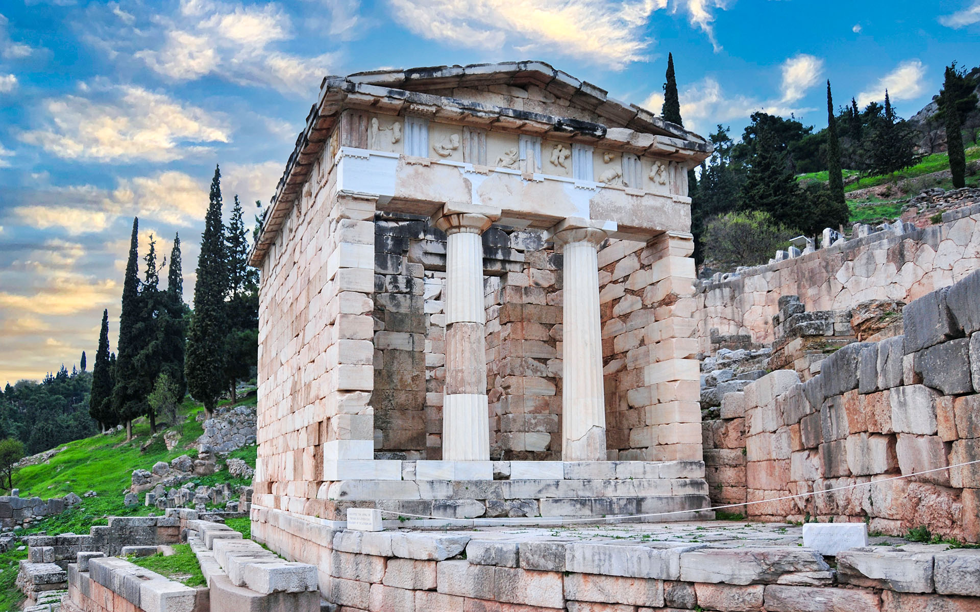 2010.11_Delphi-Archaeological-Museum_Delphi_Central-Greece_Greece_04