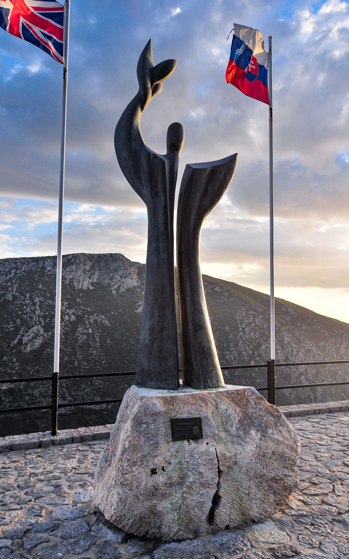 2010.11_Prometheas_Delphi_Central-Greece_Greece_01