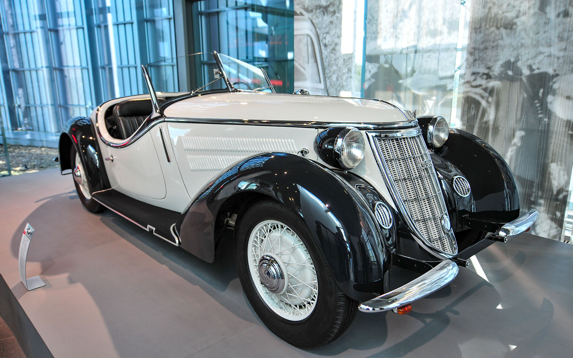 2011.05_Audi-Forum-Ingolstadt_Ingolstadt_Bayern_Germany_05