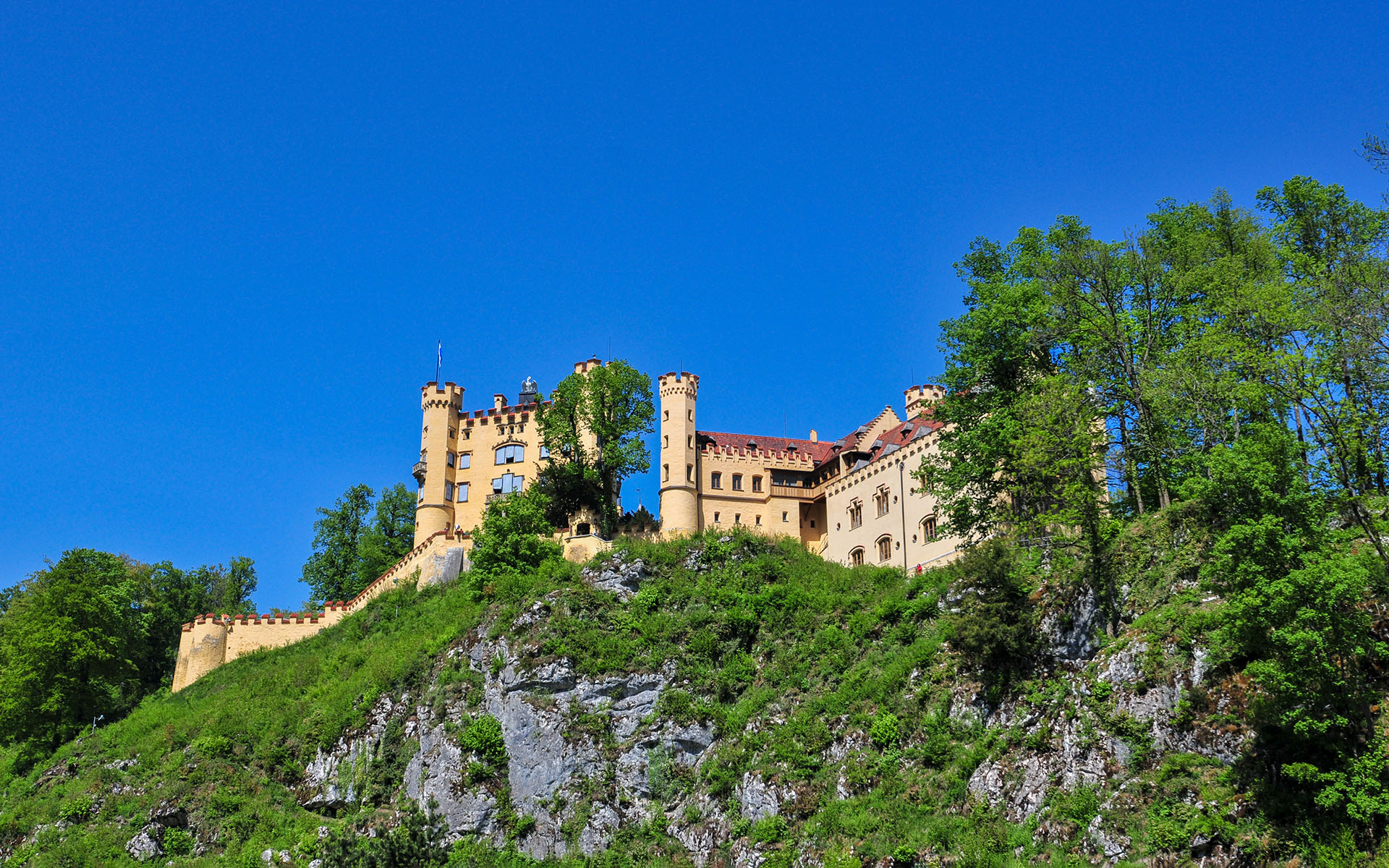 2011.05_Schloss-Hohenschwangau_Fussen_Bayern_Germany_01