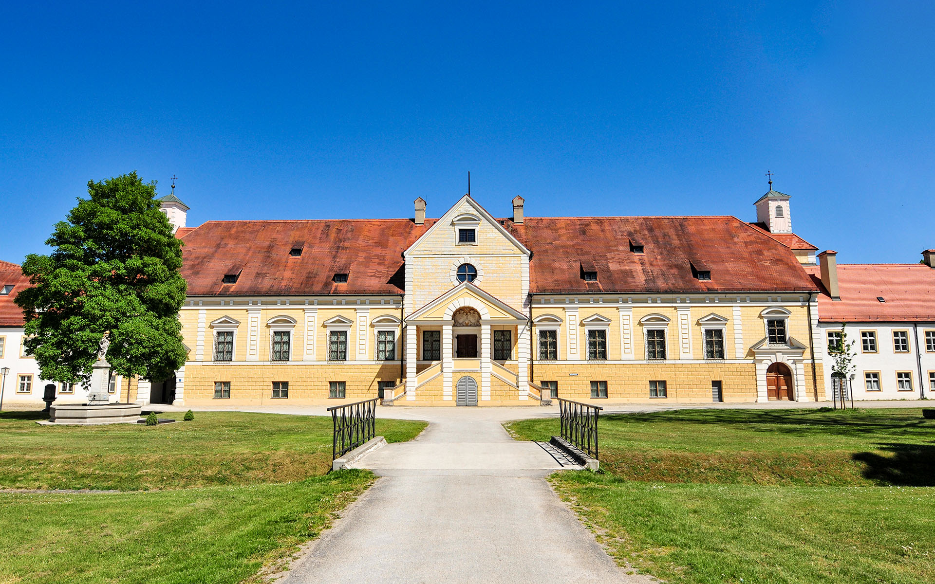 2011.05_Schlossanlage-Schleissheim_Oberschleissheim_Bayern_Germany_03