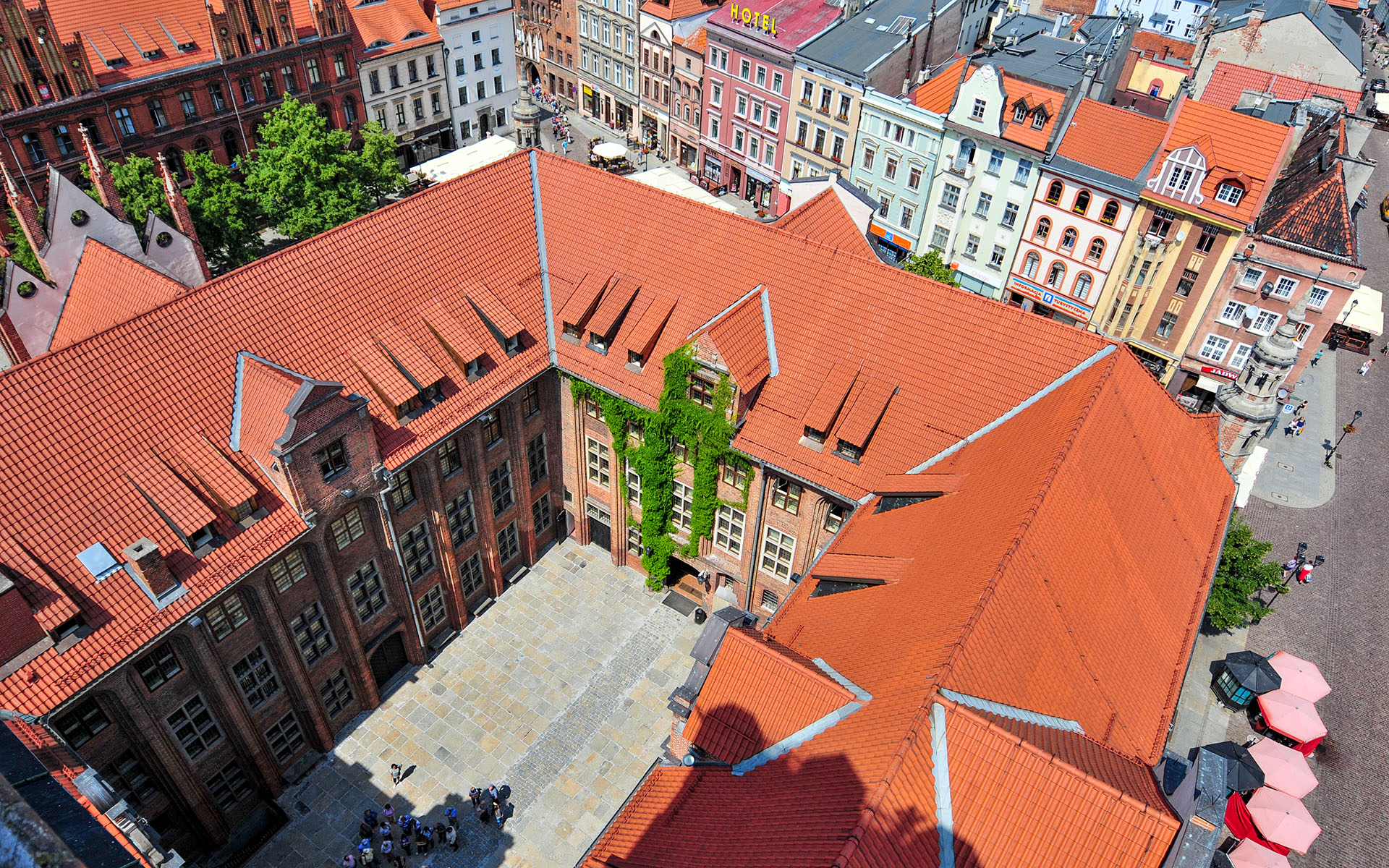2011.06_Old-Town-Hall_Torun_Kuyavian-Pomeranian_Poland_04