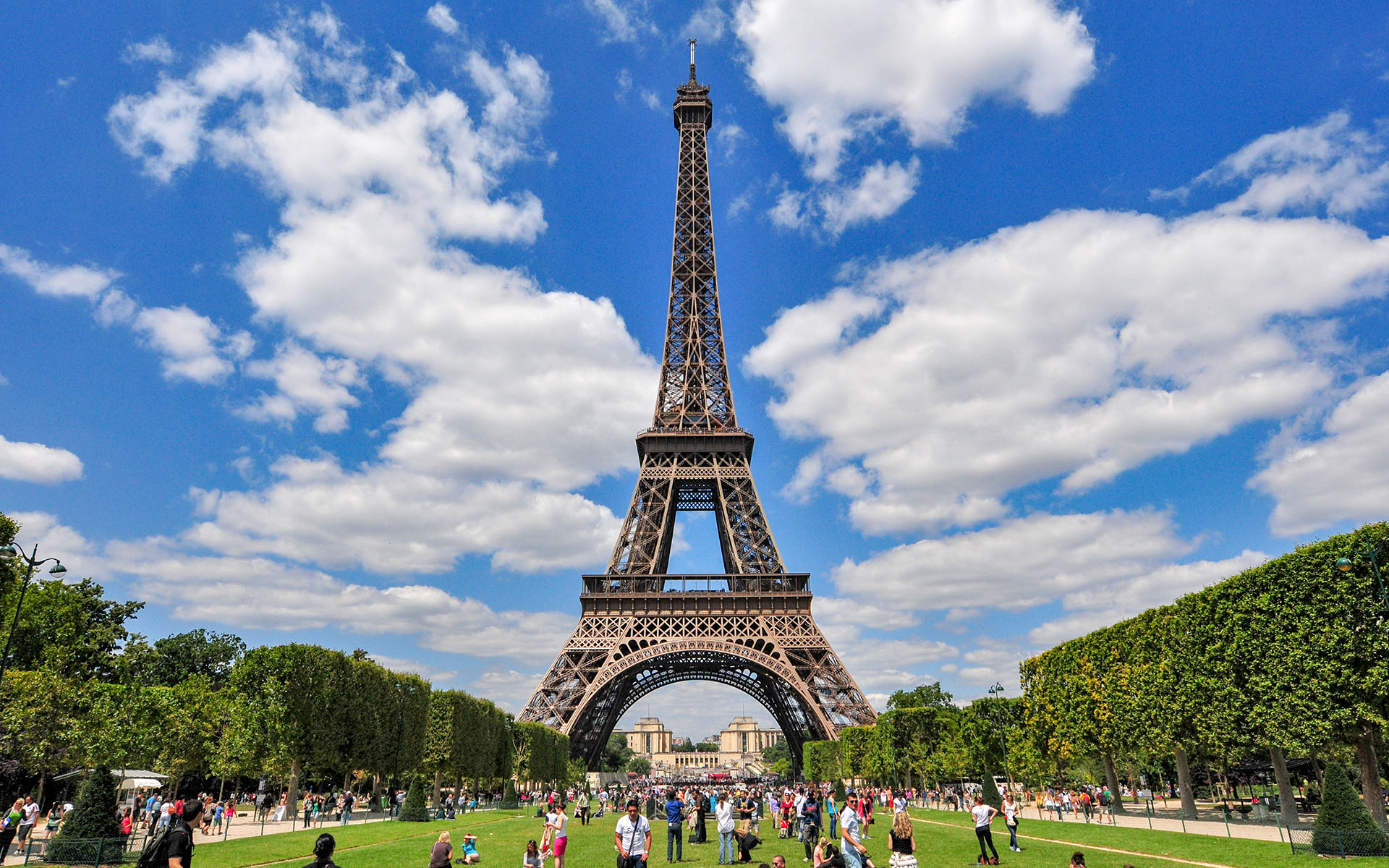 2011.07_Eiffel-Tower_Paris_Ile-de-France_France_02