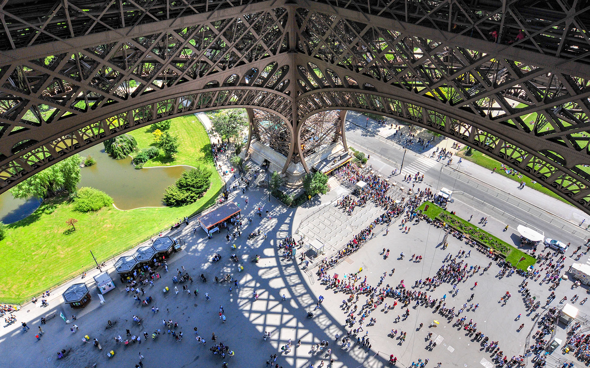 2011.07_Eiffel-Tower_Paris_Ile-de-France_France_05