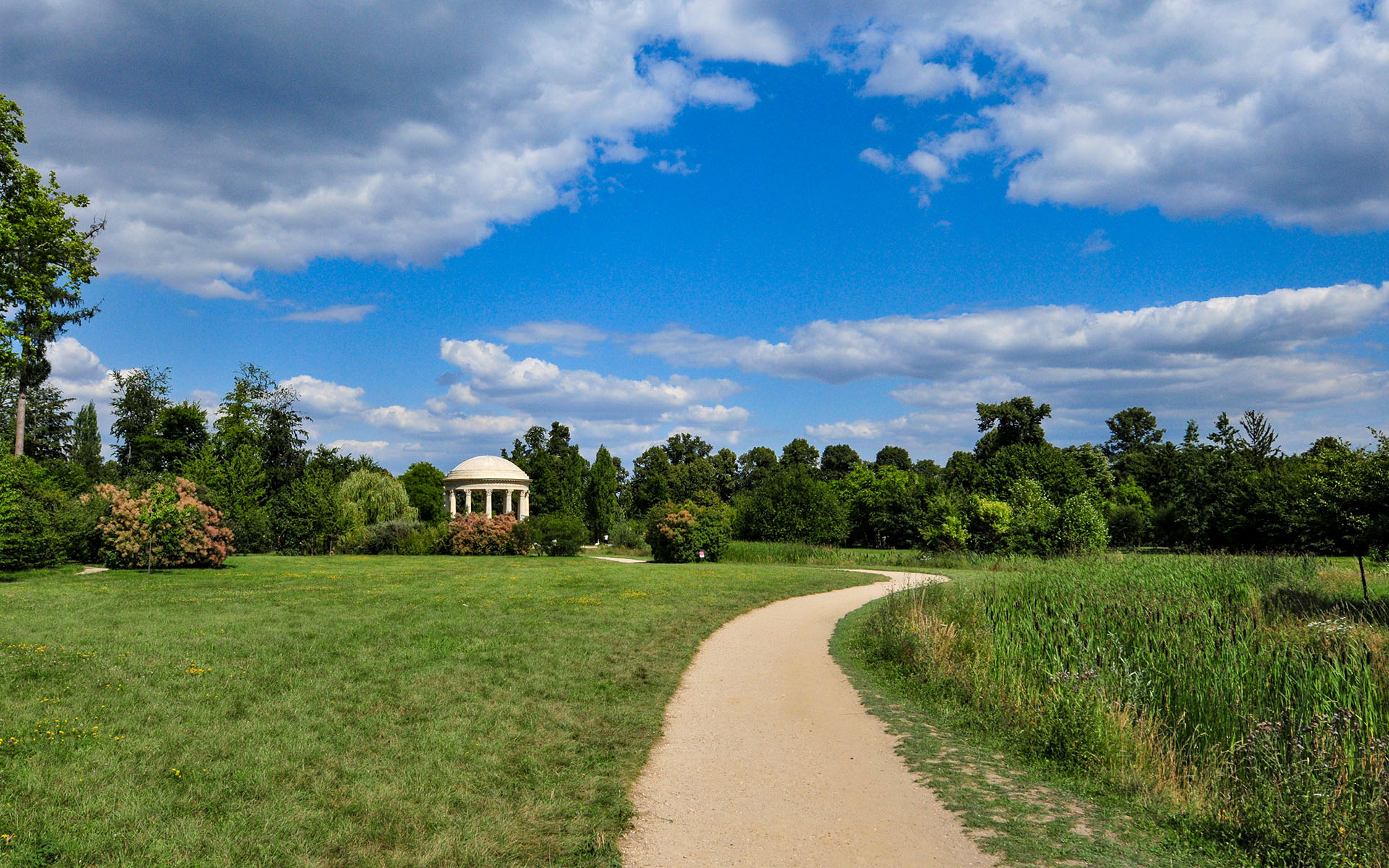 2011.07_Le-Domaine-de-Marie-Antoinette_Versailles_Ile-de-France_France_01