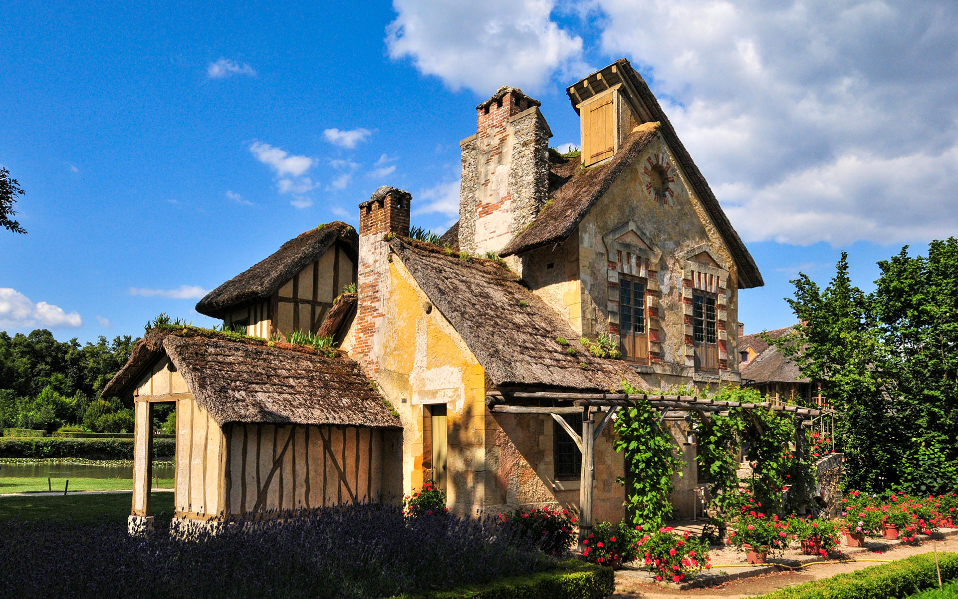 2011.07_Le-Domaine-de-Marie-Antoinette_Versailles_Ile-de-France_France_05