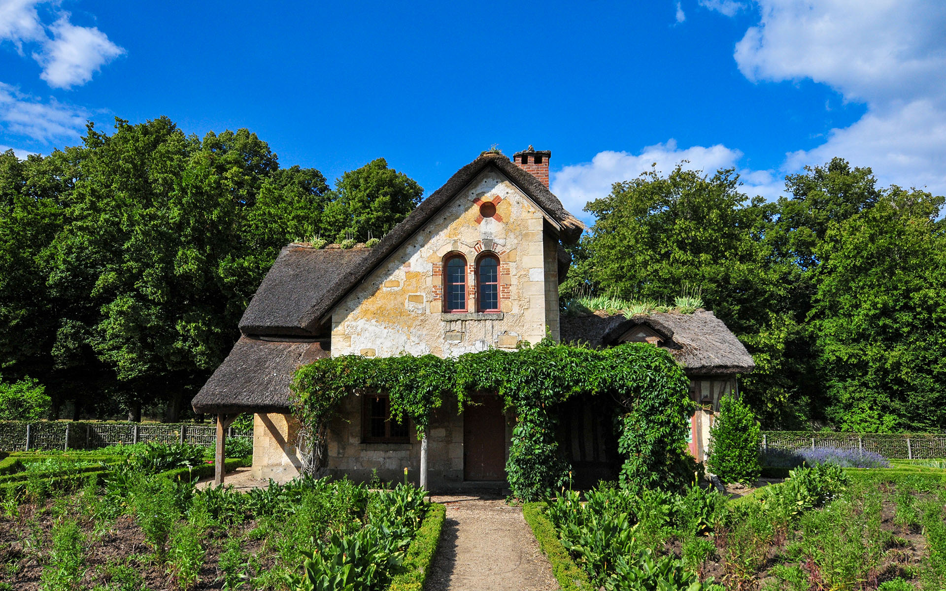 2011.07_Le-Domaine-de-Marie-Antoinette_Versailles_Ile-de-France_France_08