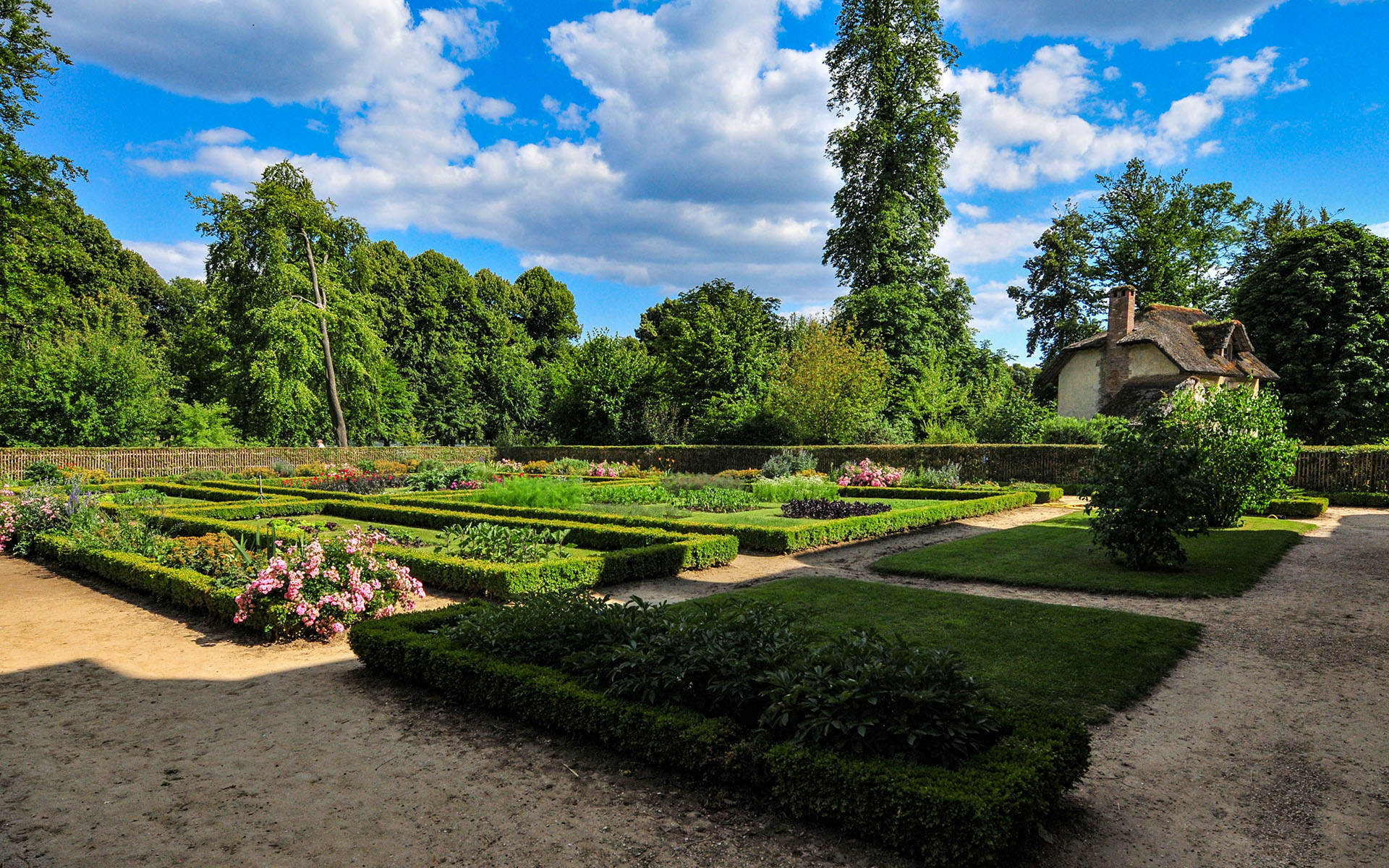 2011.07_Le-Domaine-de-Marie-Antoinette_Versailles_Ile-de-France_France_09