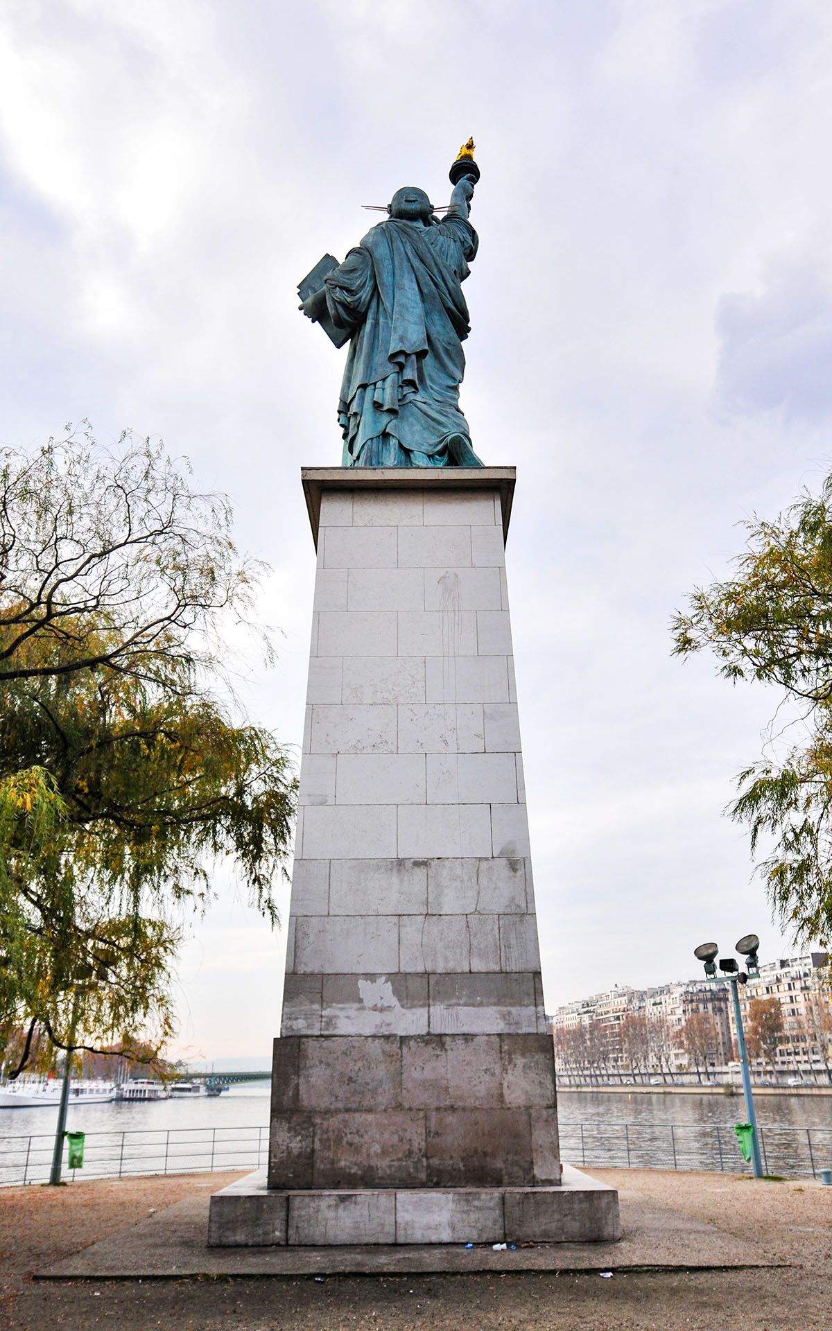 2011.11_Statue-de-la-Liberte_Paris_Ile-de-France_France_04