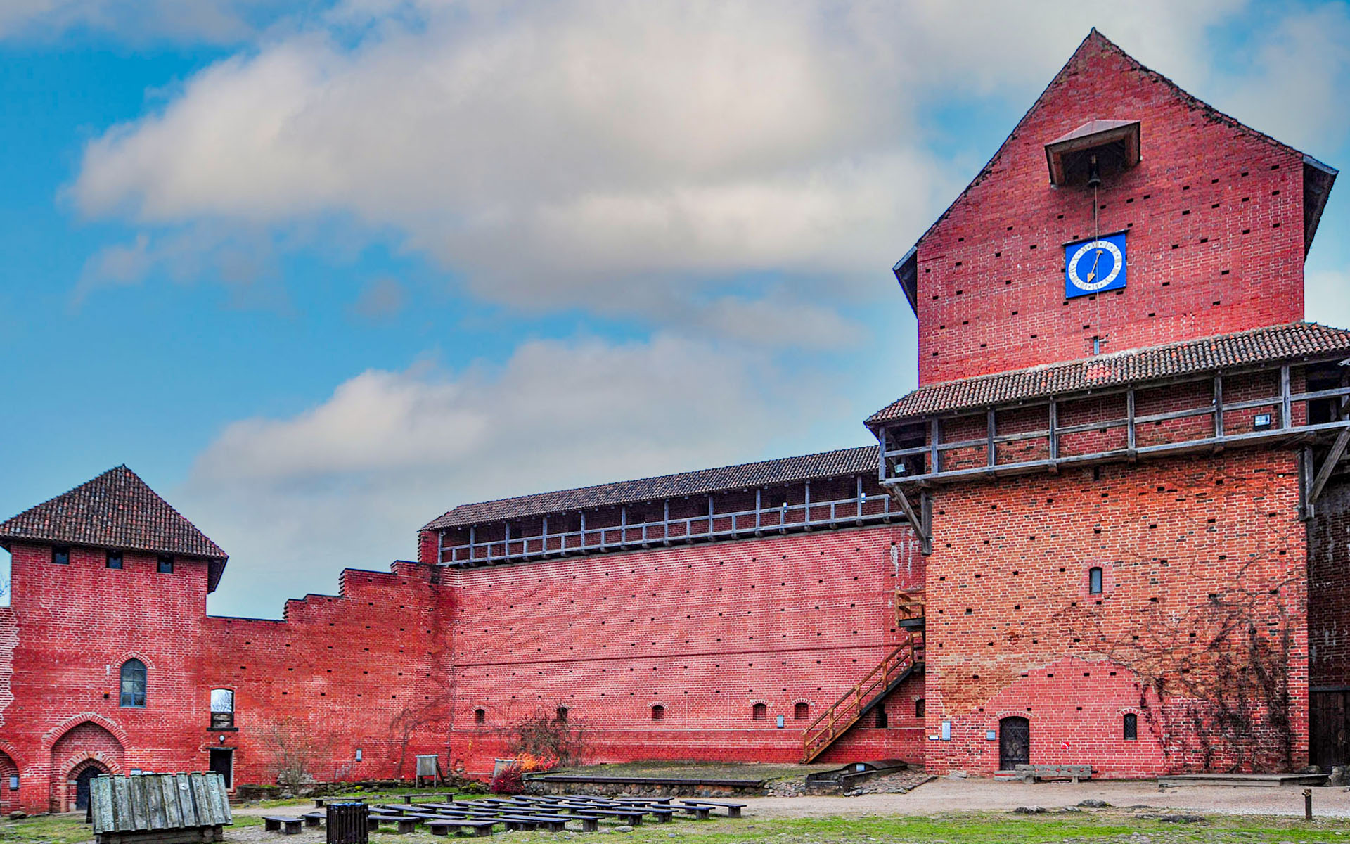 2011.11_Turaida-Castle_Sigulda_Vidzeme_Latvia_04