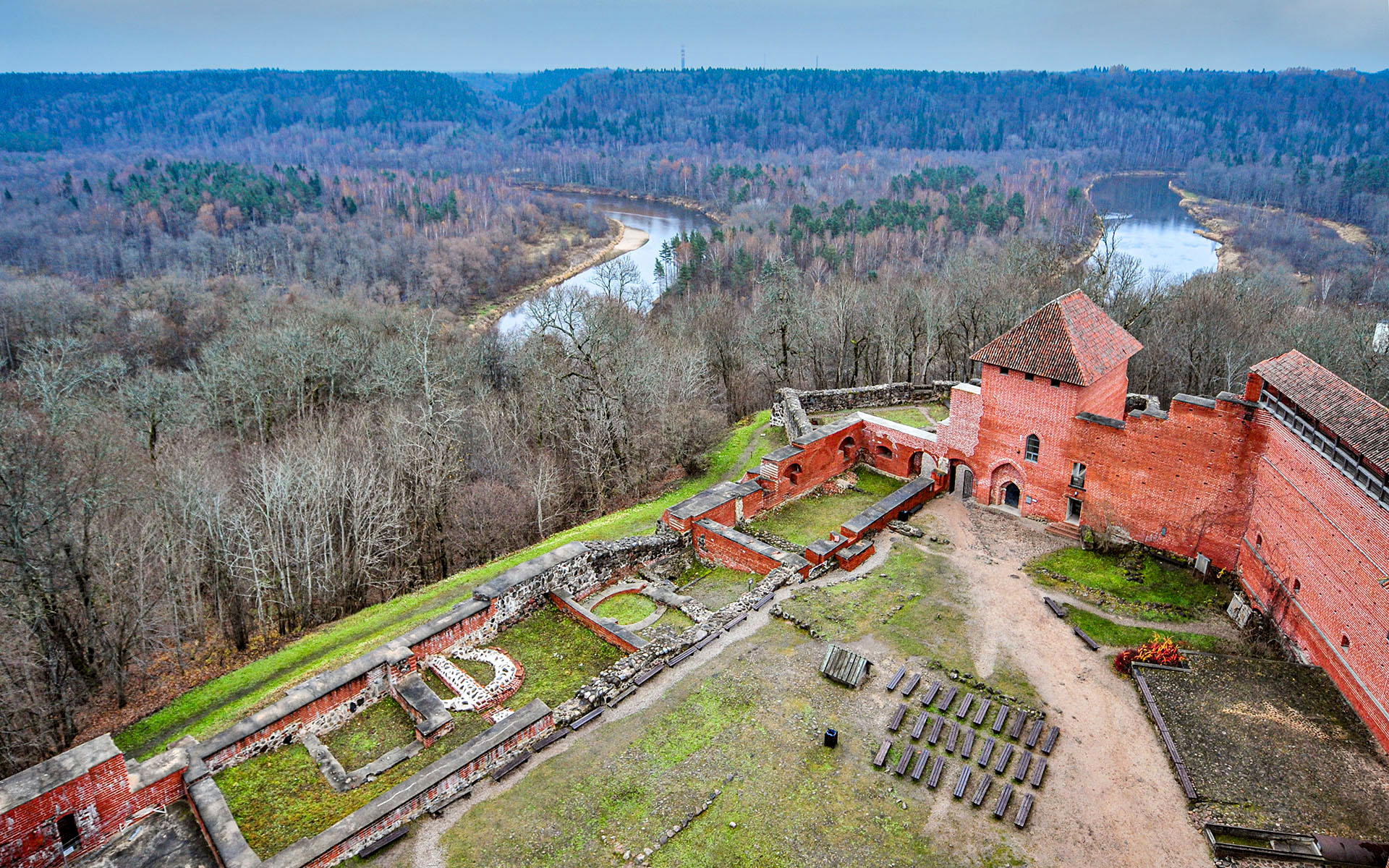 2011.11_Turaida-Castle_Sigulda_Vidzeme_Latvia_07