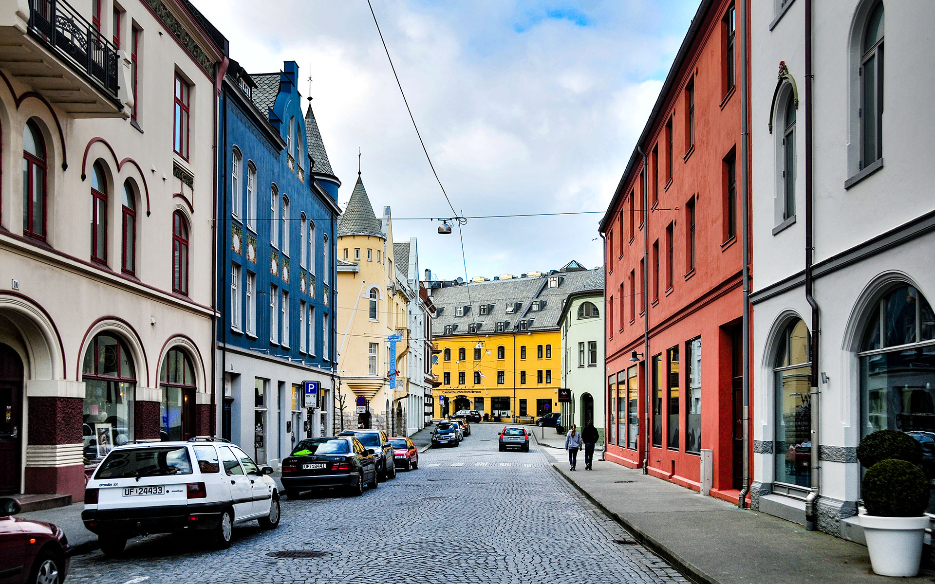 2012.05_Downtown_Alesund_More-og-Romsdal_Norway_01