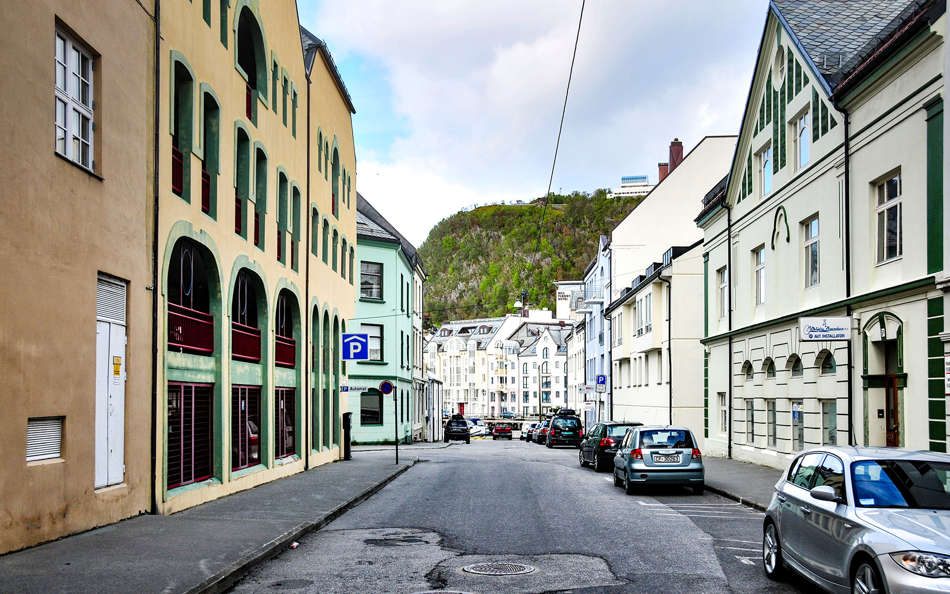 2012.05_Downtown_Alesund_More-og-Romsdal_Norway_02