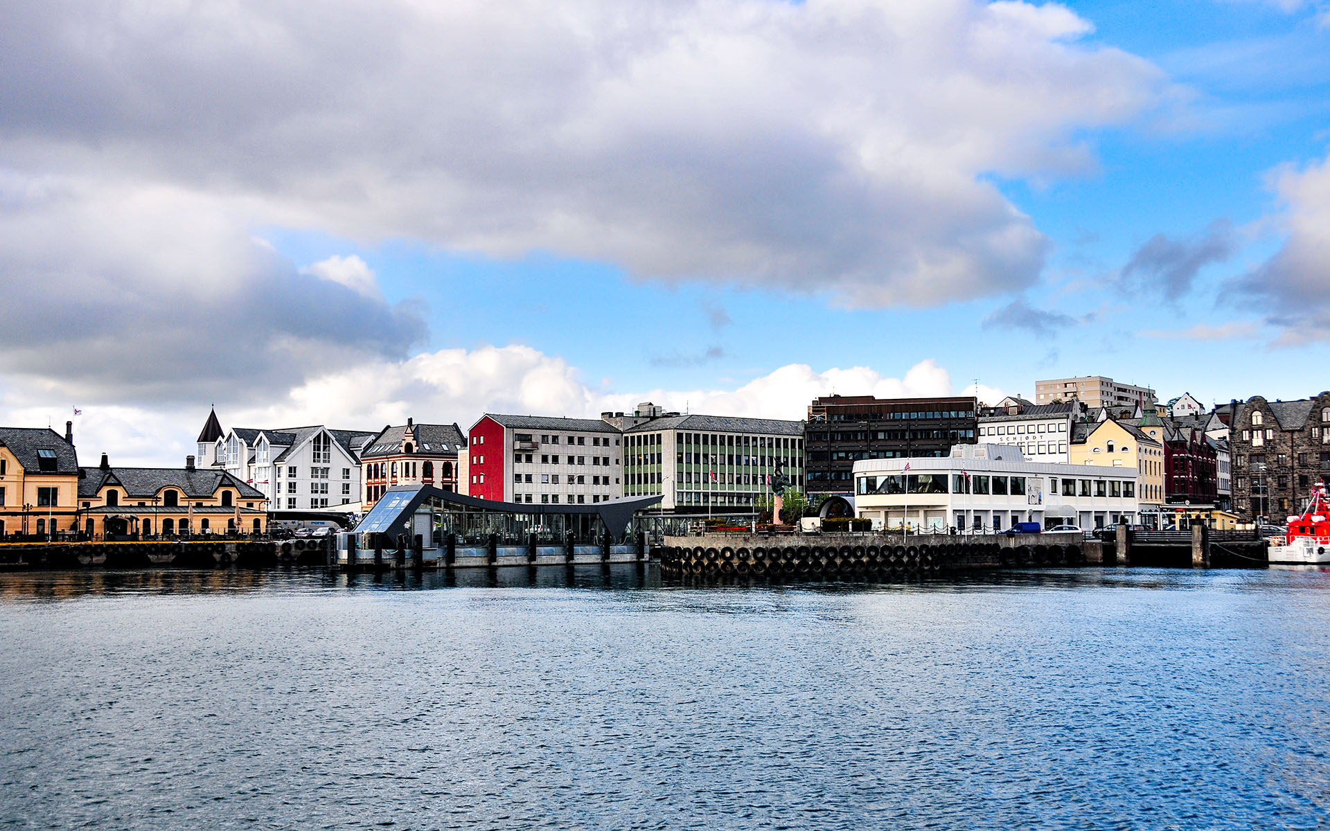 2012.05_Downtown_Alesund_More-og-Romsdal_Norway_03