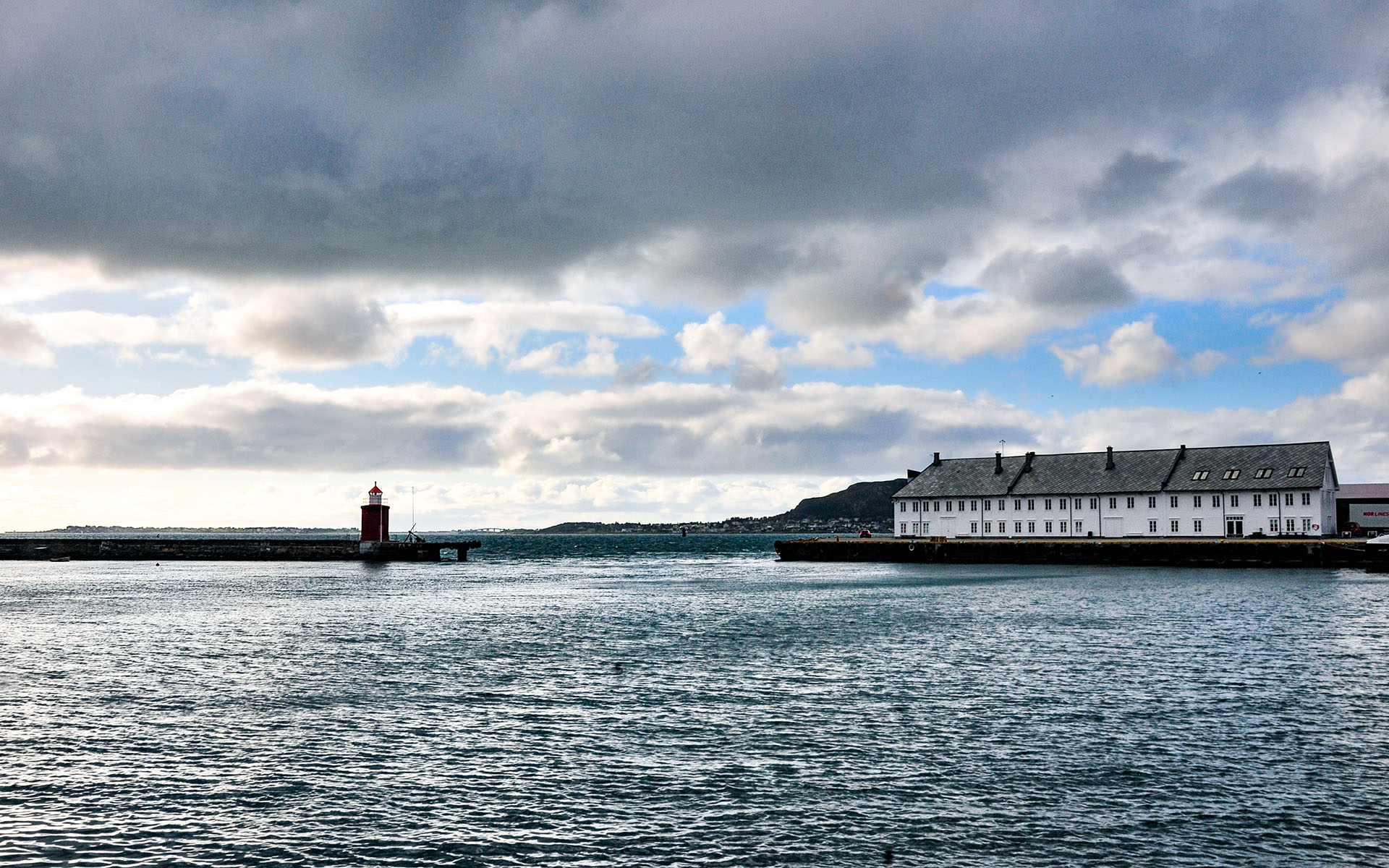 2012.05_Downtown_Alesund_More-og-Romsdal_Norway_06
