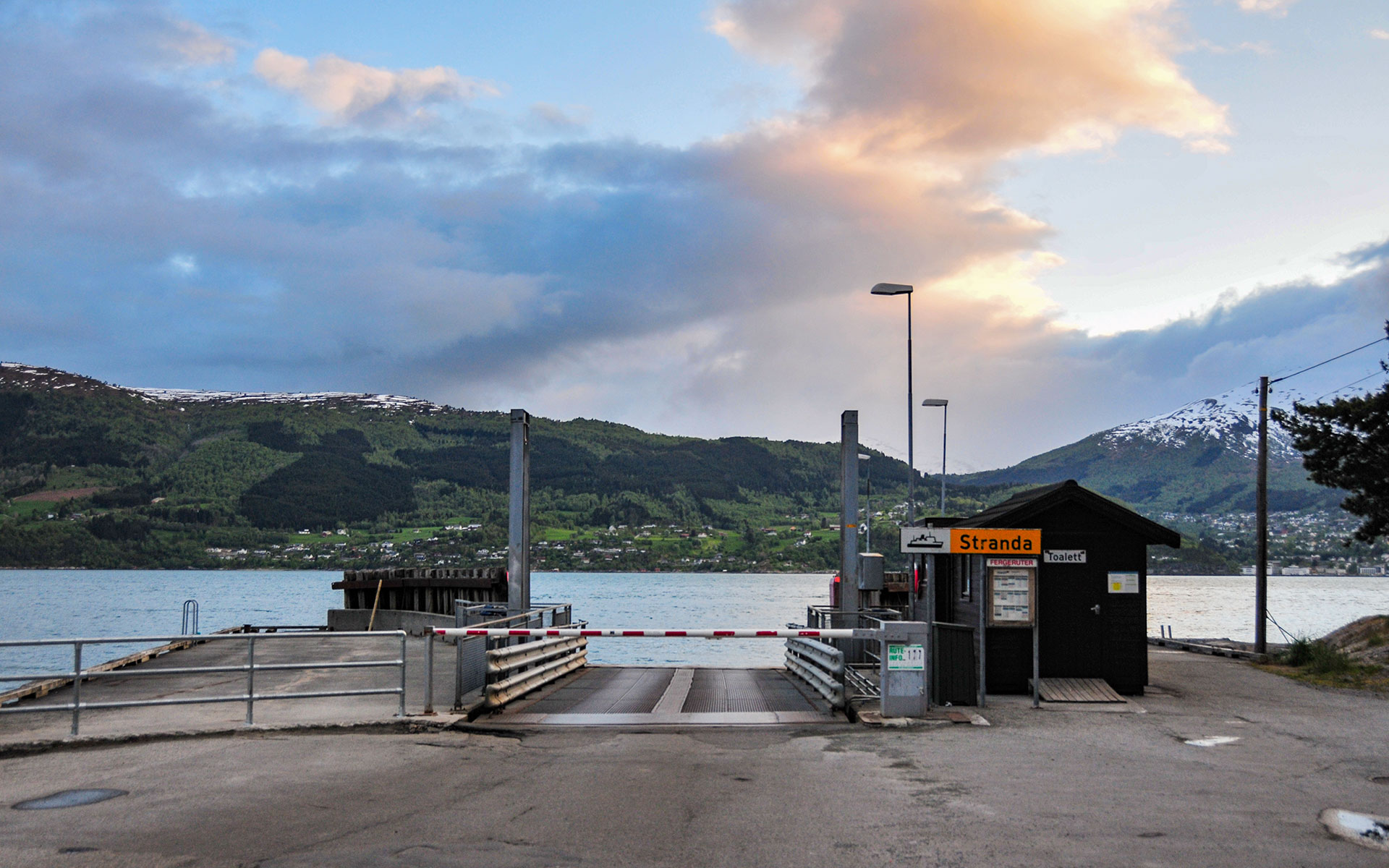 2012.05_Liabygda-Ferjekai_Liabygda_More-og-Romsdal_Norway_01