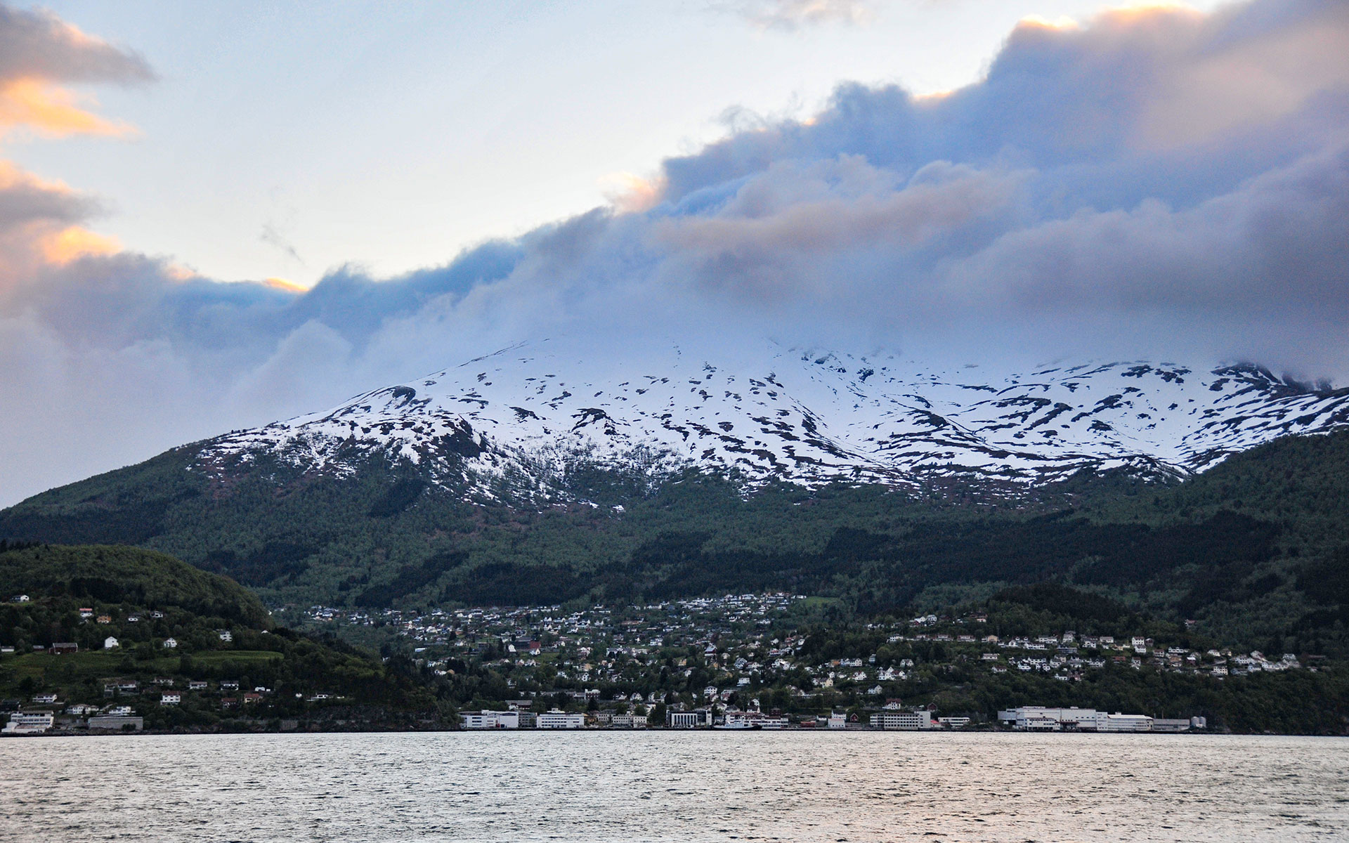 2012.05_Liabygda-Ferjekai_Liabygda_More-og-Romsdal_Norway_02