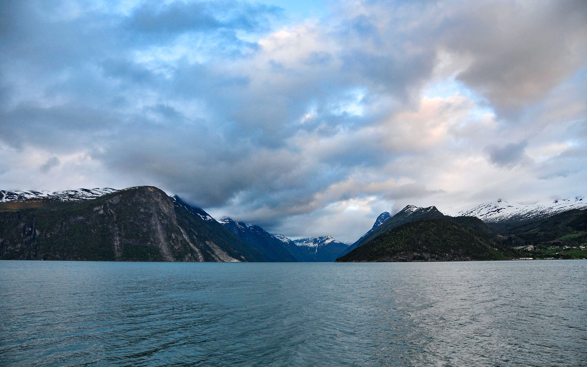2012.05_Liabygda-Ferjekai_Liabygda_More-og-Romsdal_Norway_06