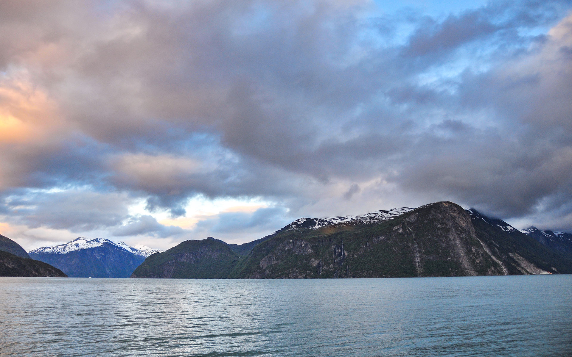 2012.05_Liabygda-Ferjekai_Liabygda_More-og-Romsdal_Norway_07