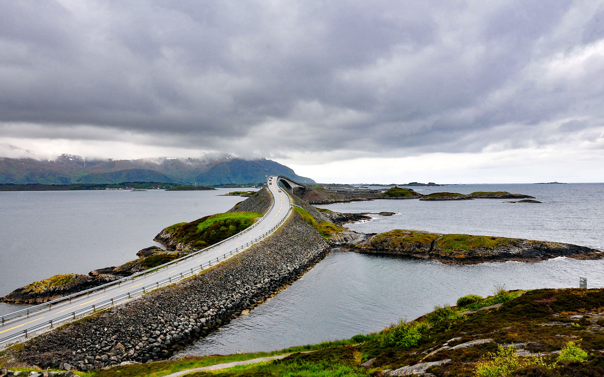 2012.05_Storseisundet-Bridge_Atlanterhavsveien_More-og-Romsdal_Norway_02