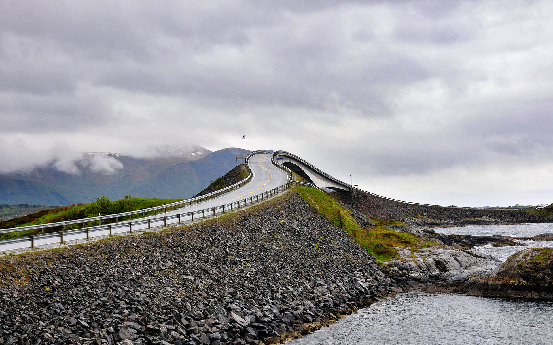 2012.05_Storseisundet-Bridge_Atlanterhavsveien_More-og-Romsdal_Norway_05