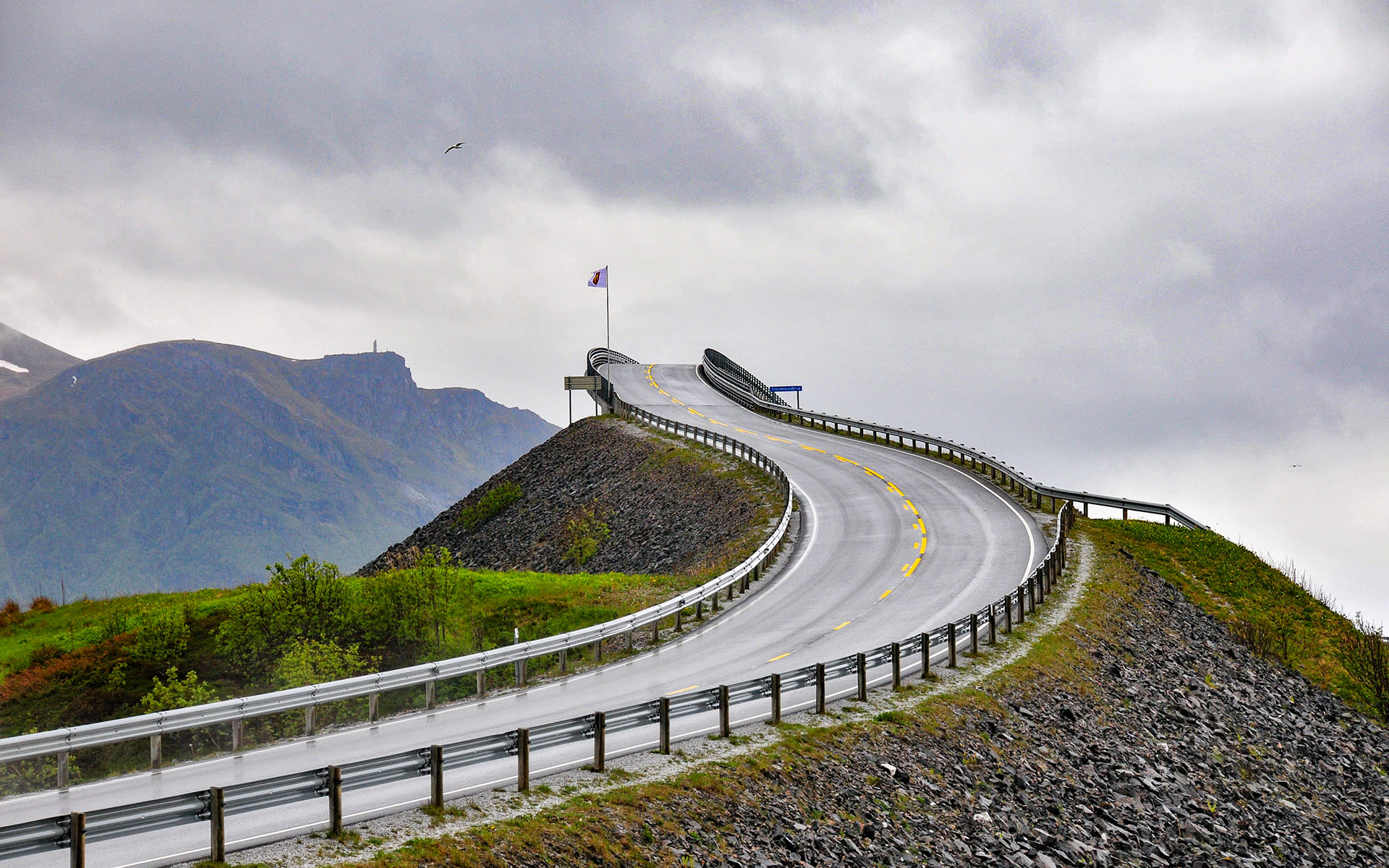 2012.05_Storseisundet-Bridge_Atlanterhavsveien_More-og-Romsdal_Norway_07