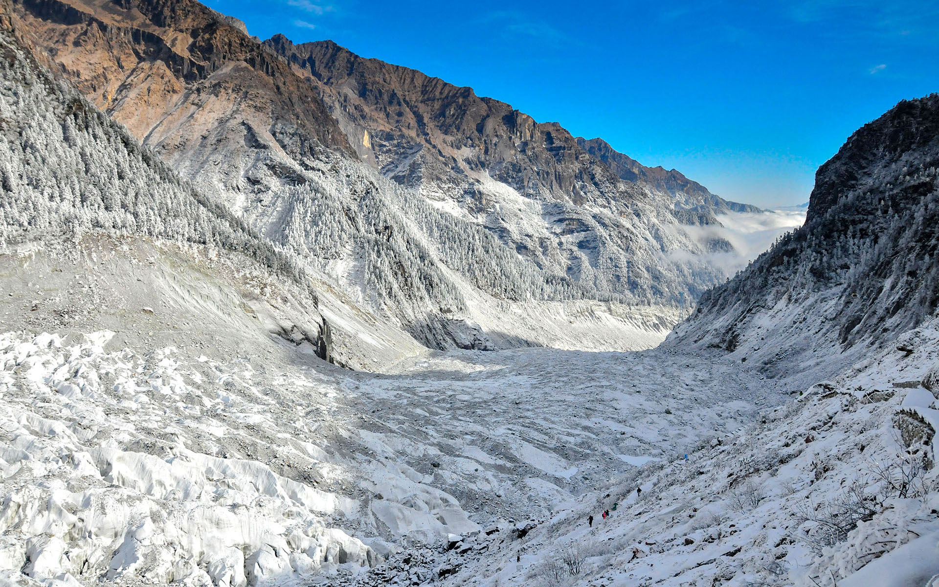 2012.12_Mount-Gongga_Garze-Tibetan-Autonomous-Prefecture_Sichuan_China_09