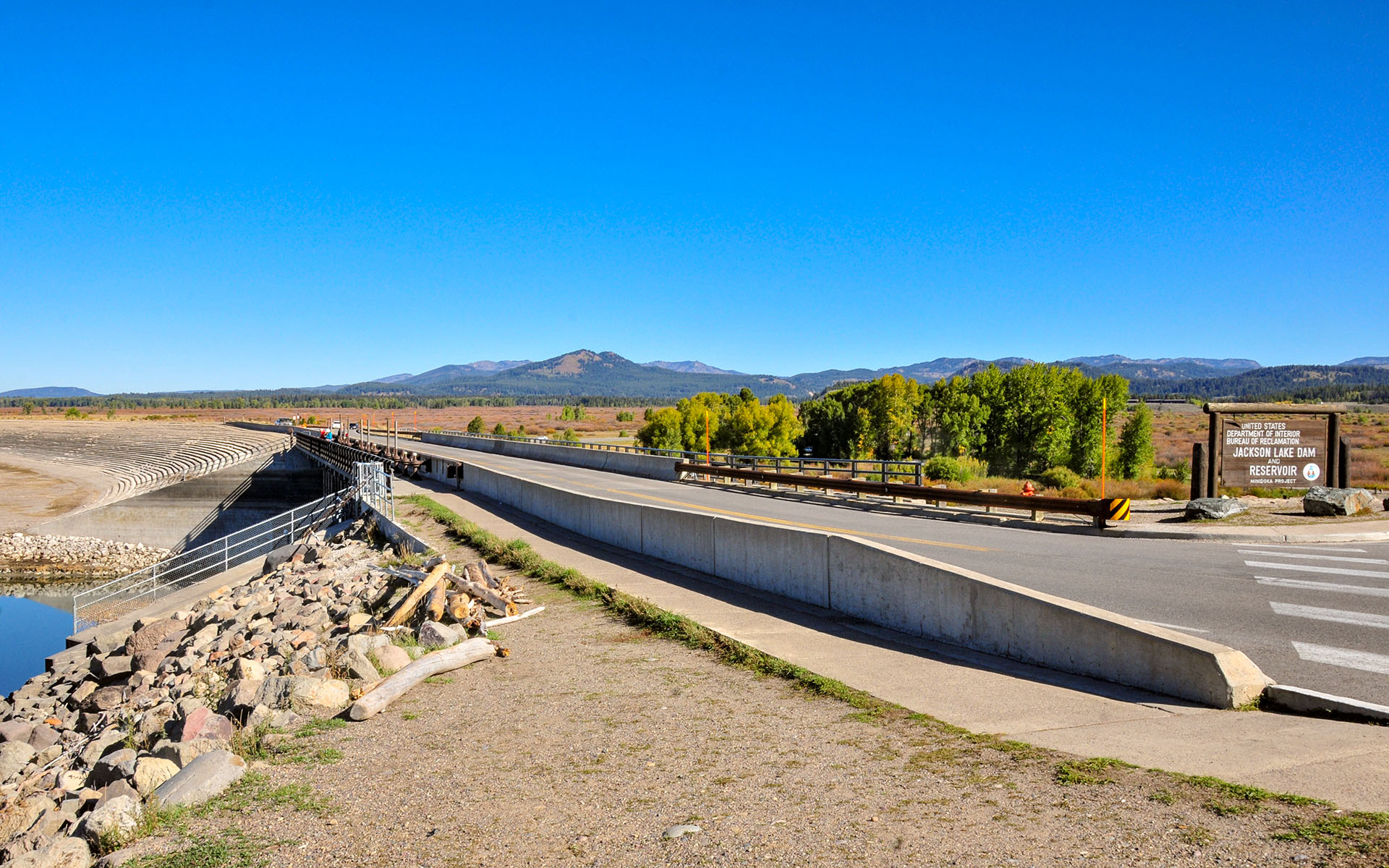 2013.09_Jackson-Lake-Dam_Grand-Teton-National-Park_Wyoming_USA_01