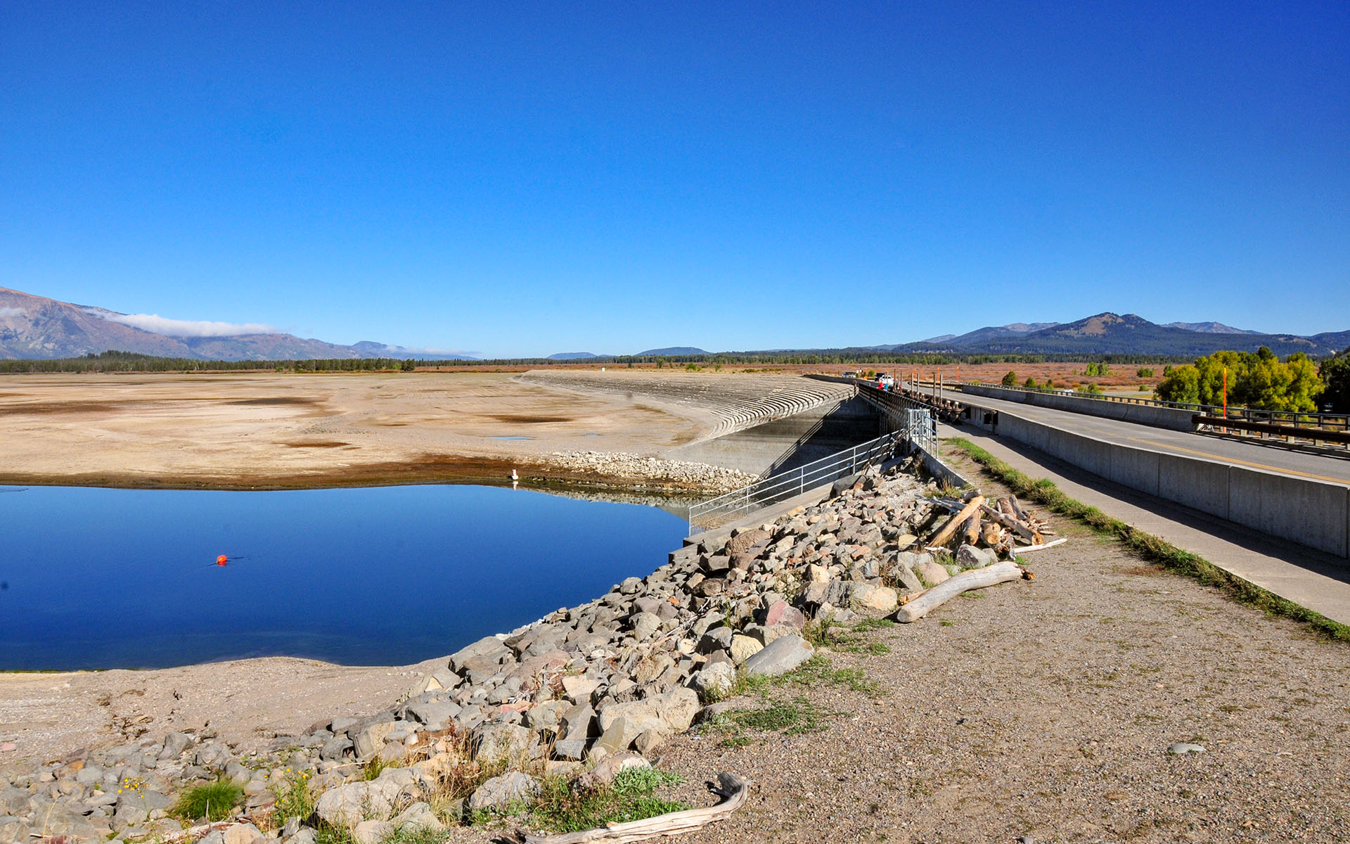 2013.09_Jackson-Lake-Dam_Grand-Teton-National-Park_Wyoming_USA_02