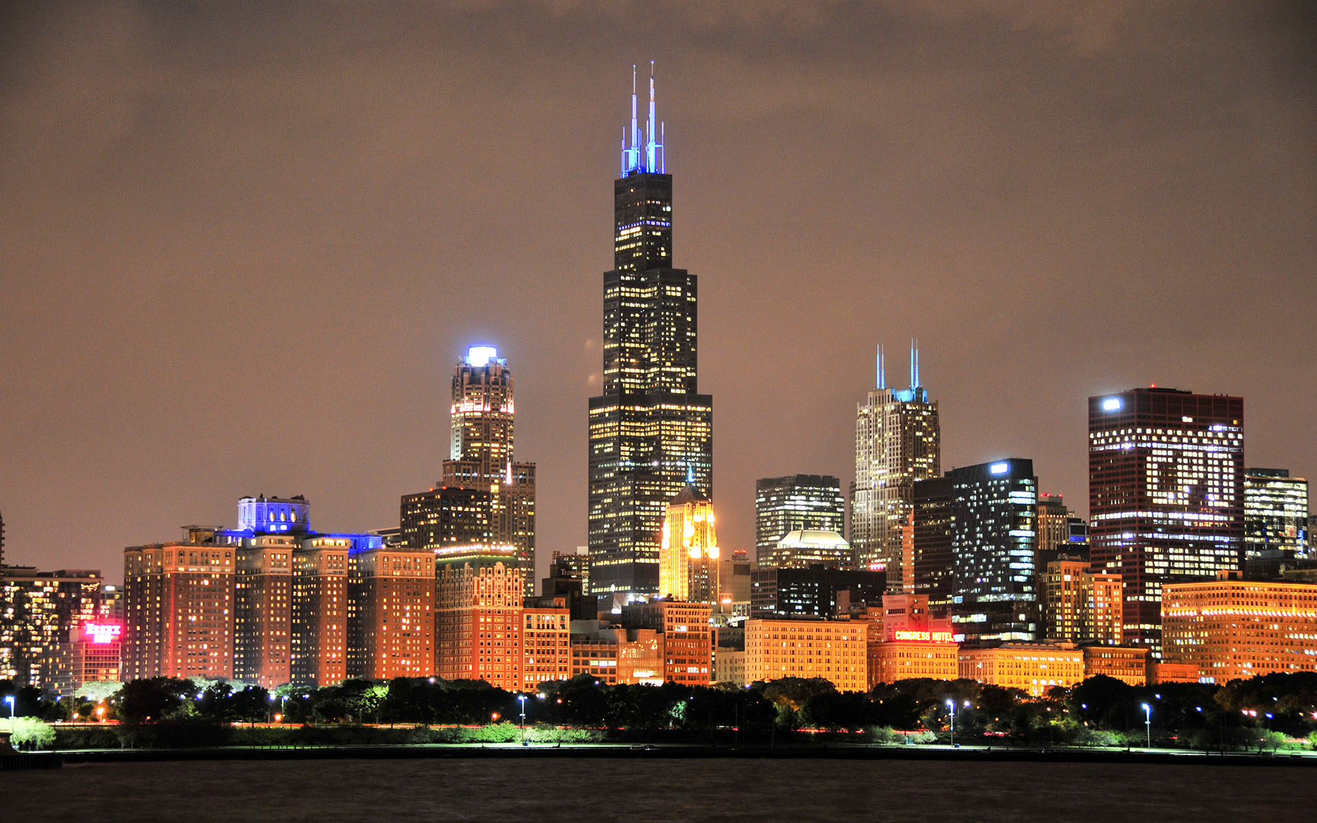 2013.09_Night-Scene_Skyline_Shedd-Aquarium_Chicago_Illinois_USA_08